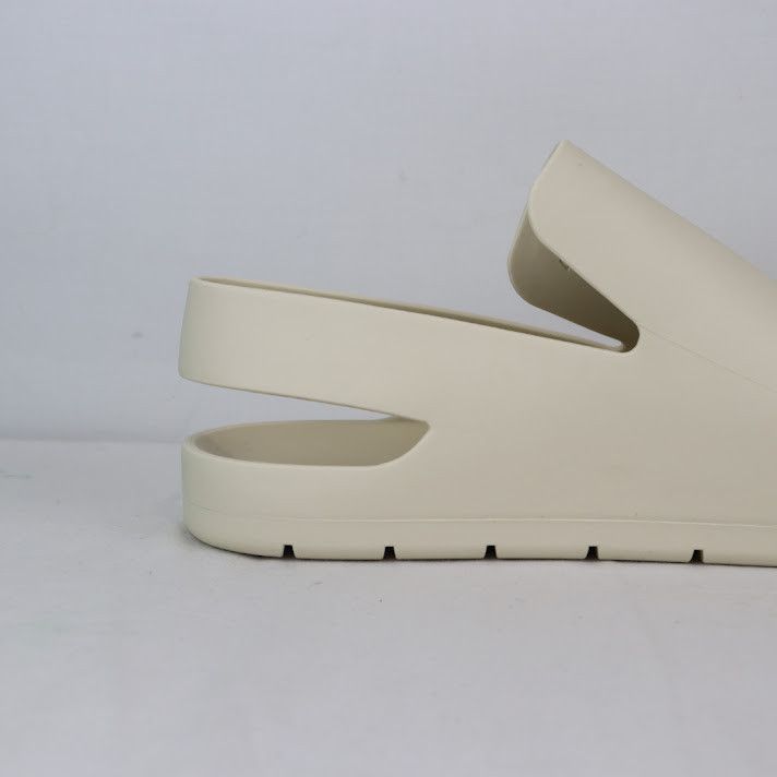 Bottega Veneta o1rshd1 Matt Rubber Puddle Sandal in Fondant Size US 11 / EU 44 - 5 Thumbnail