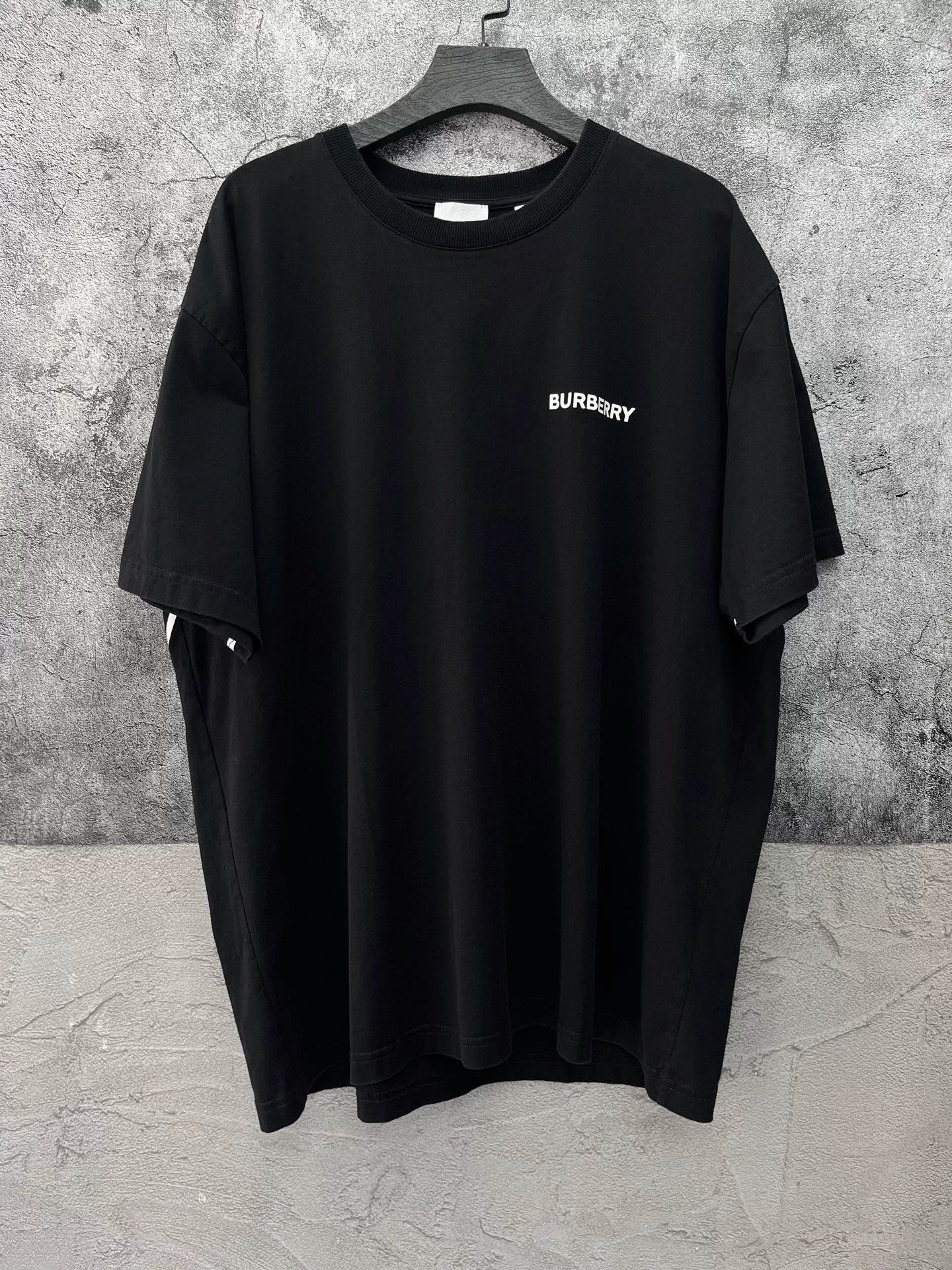 Burberry Burberry FW22 Back Wheat Horseferry Short-Sleeve S 99 New Size US S / EU 44-46 / 1 - 1 Thumbnail