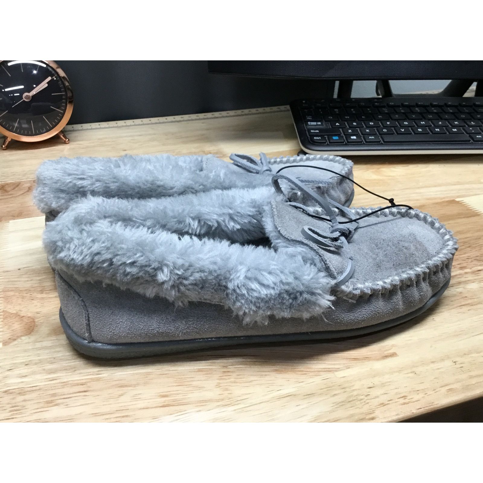 Minnetonka Minnetonka Camp Slippers Women 5 Gray Suede Fur Toe Slip-On Size US 5 / IT 35 - 3 Thumbnail