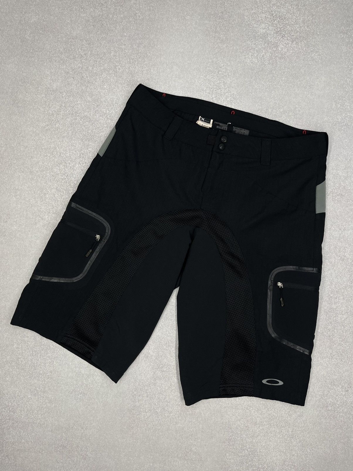 Oakley Vintage Oakley Trail Black Cargo Shorts Big Logo Size US 34 / EU 50 - 5 Thumbnail