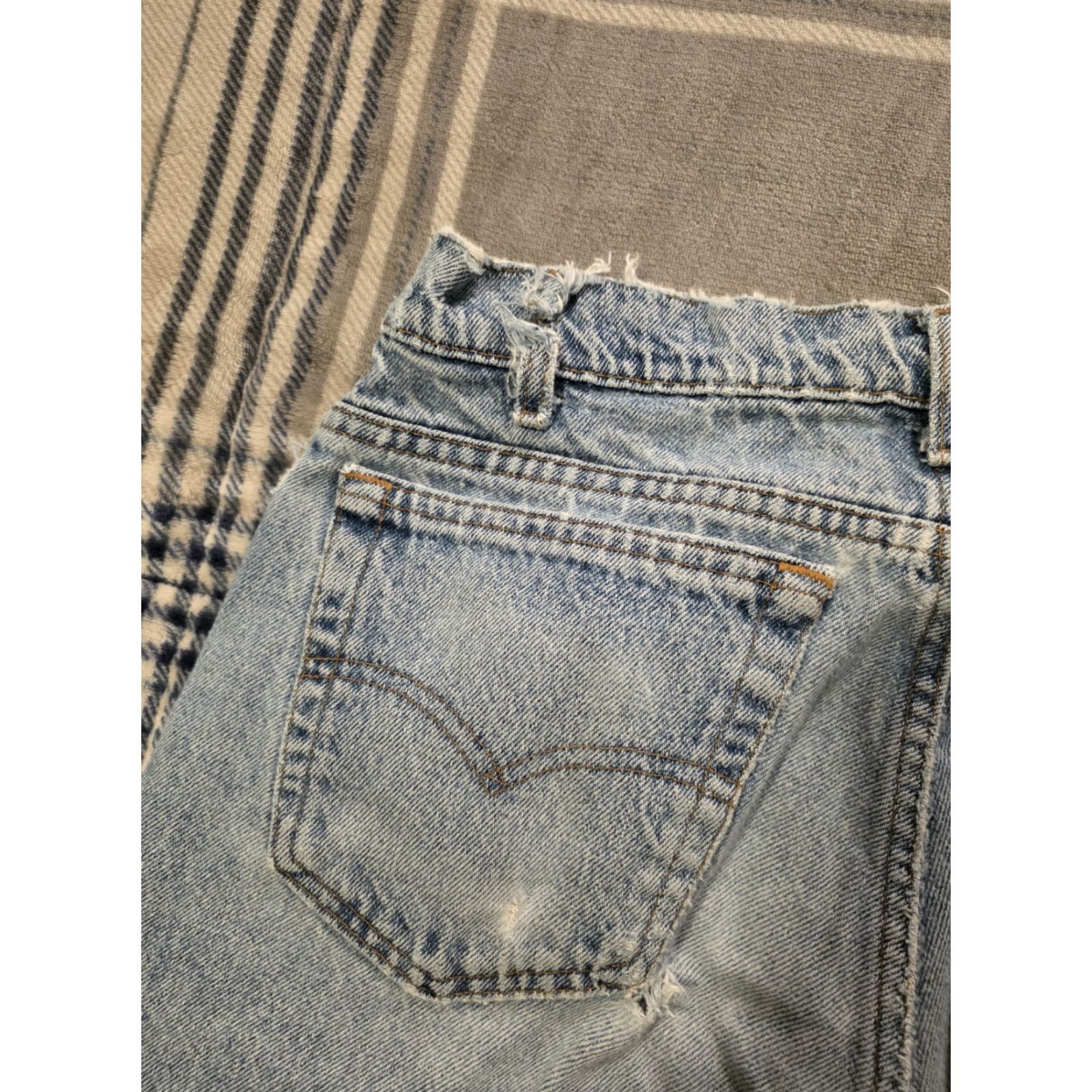 Levi's VINTAGE Levi's 550 Jeans Cemented in USA 90s Tapered Denim Blue 33x30 Mens Size US 34 / EU 50 - 7 Thumbnail