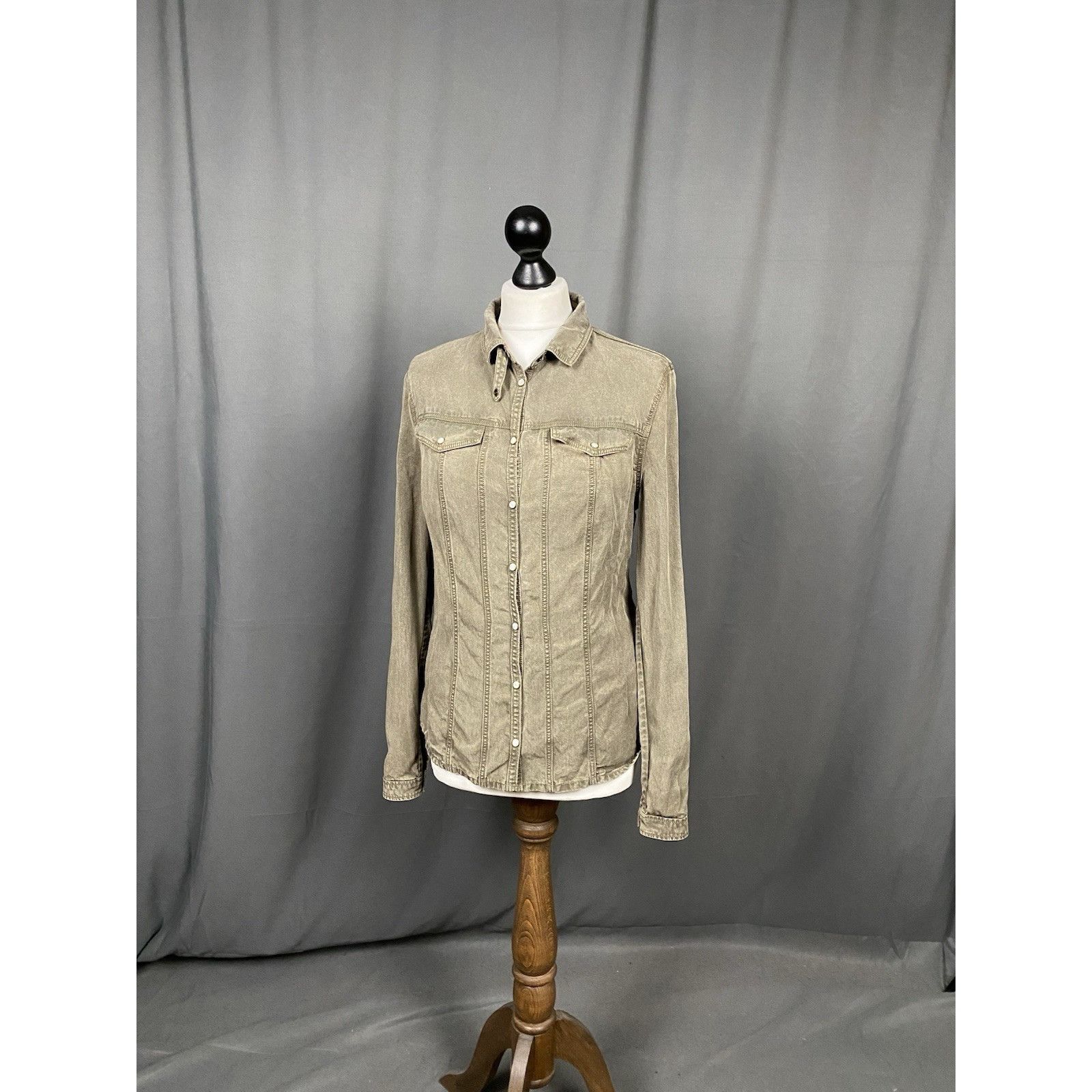 Burberry Burberry Distressed Women's Khaki Green Gray Longsleeve Snap Size L / US 10 / IT 46 - 2 Thumbnail