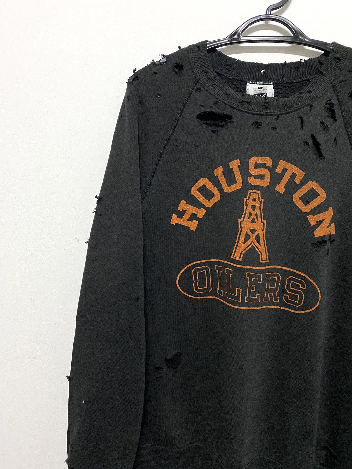 4GSELLER Rare Vintage Thrased houston oilers distressed Sweatshirt Size US M / EU 48-50 / 2 - 8 Thumbnail