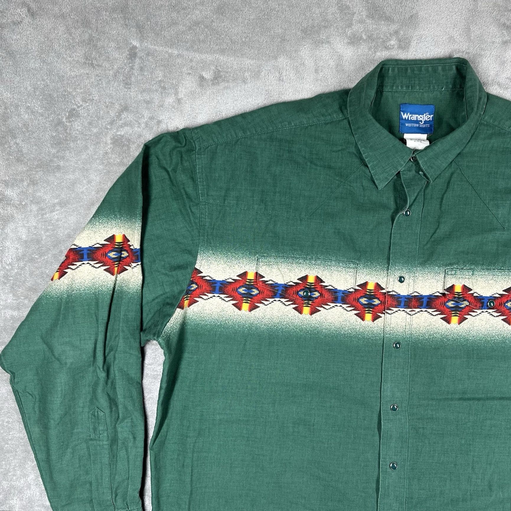 Wrangler VINTAGE Wrangler Shirt Brushpopper Mens Pearl Snap Aztec Western Size 2XL EUC Size US XXL / EU 58 / 5 - 2 Thumbnail