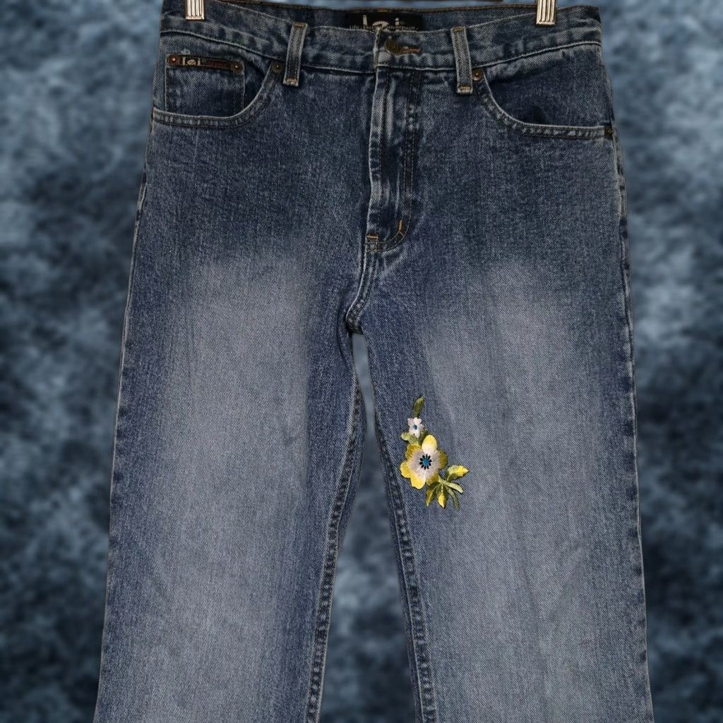 Vintage VINTAGE LEI Jeans Women Size 7 Flared Low Rise Bell Bottom 90s Blue Denim Shirt? Size 28" / US 6 / IT 42 - 1 Thumbnail