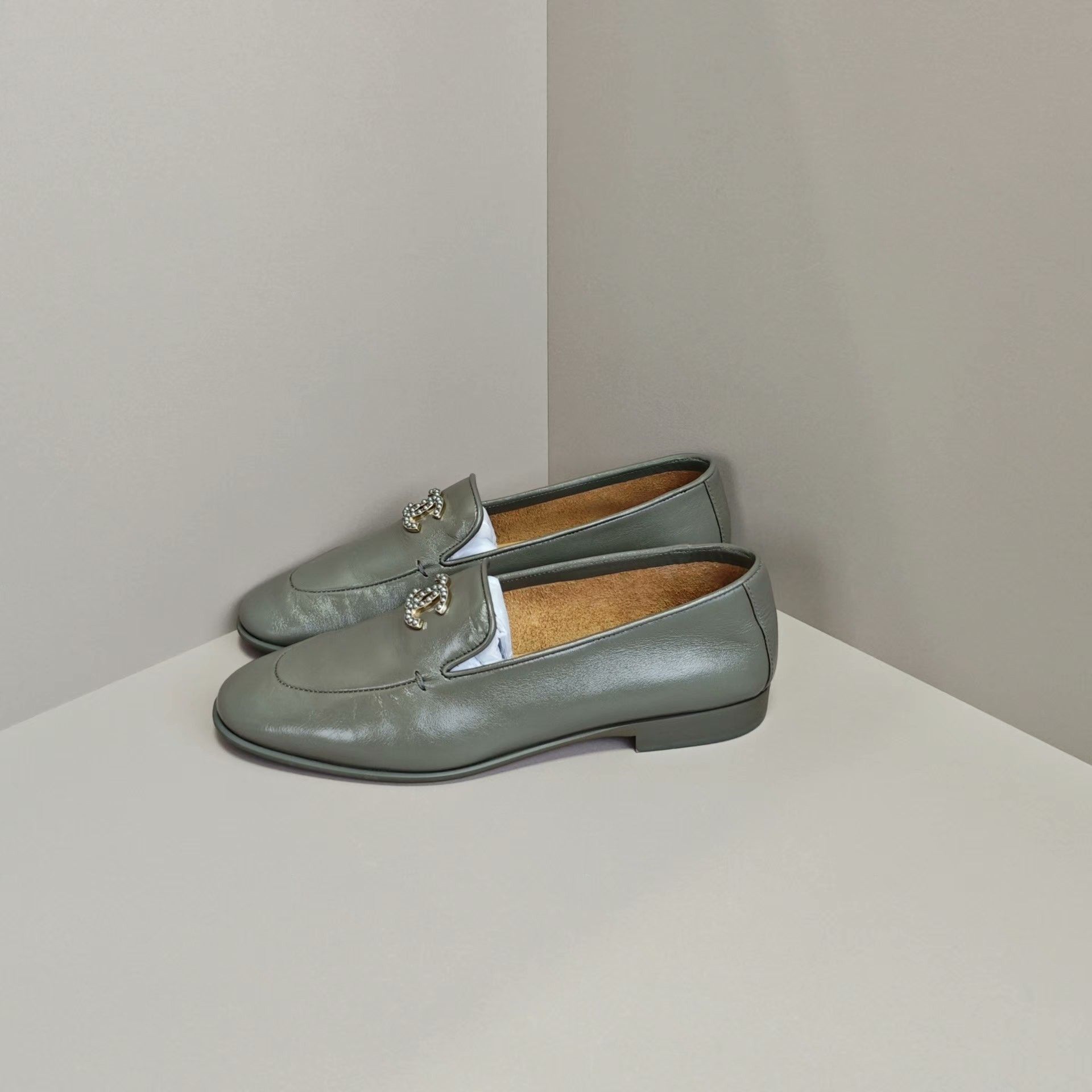 Chanel Chanel Lowtop Sneakers us_6 Women Size US 6 / IT 36 - 1 Thumbnail