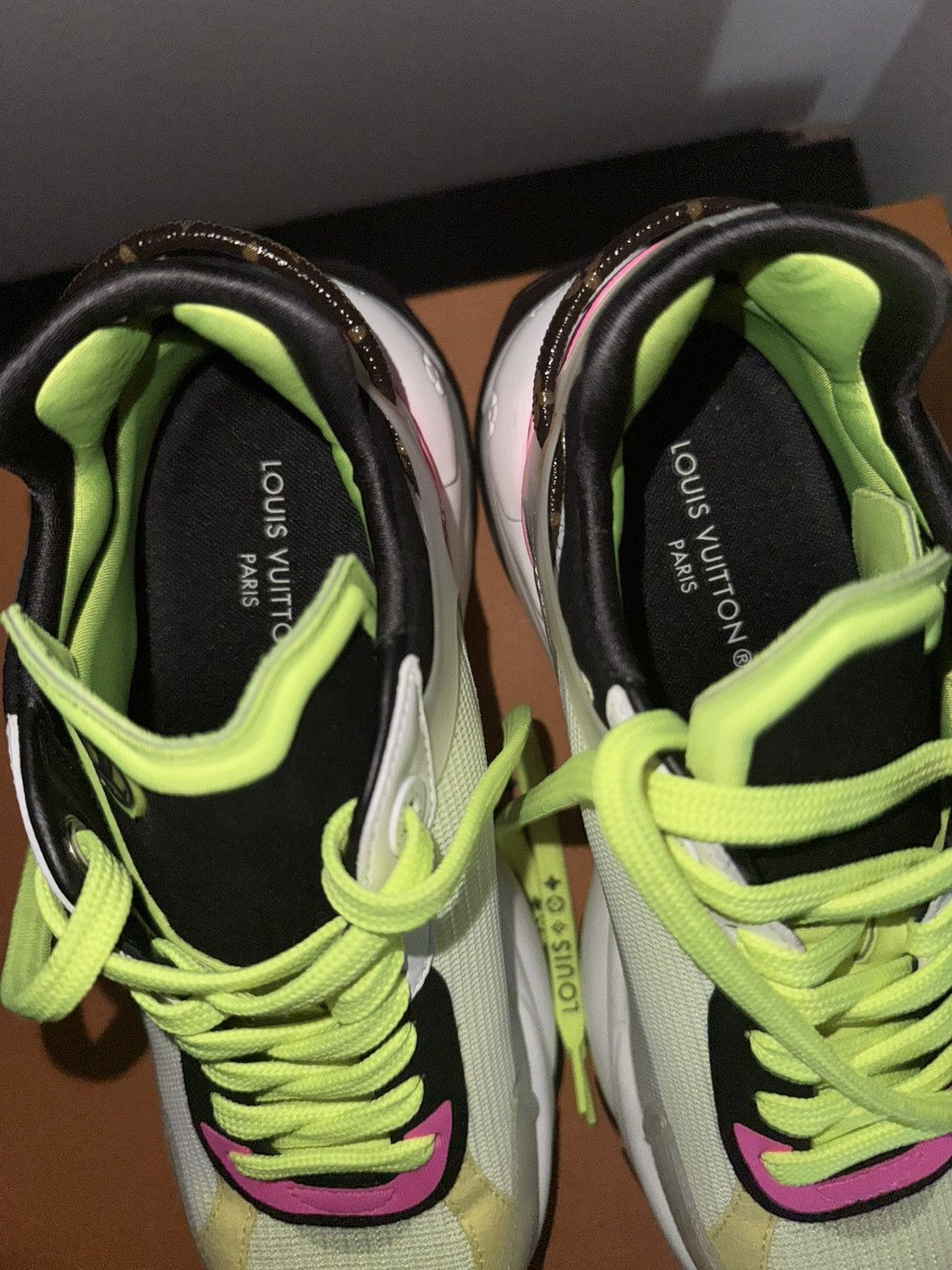 Louis Vuitton loui vuitton run 55 white neon Size US 6 / IT 36 - 4 Thumbnail