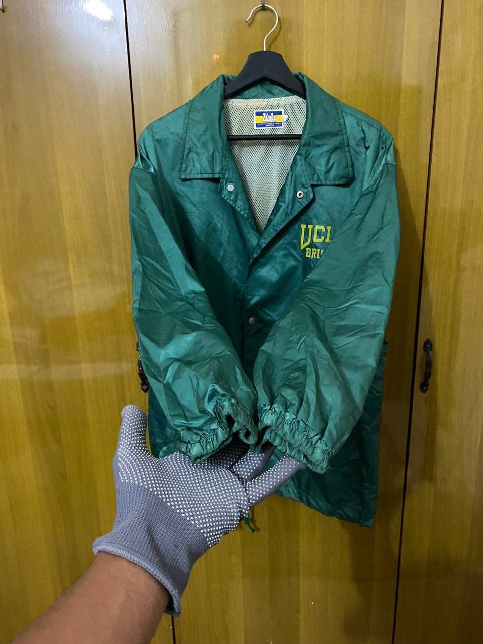 Vintage Vintage 90s Ucla Bruins Nylon Coach Jacket Size US L / EU 52-54 / 3 - 7 Thumbnail
