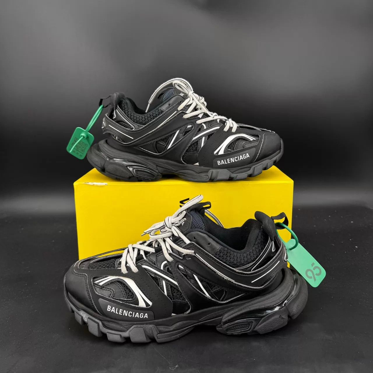 Balenciaga Balenciaga Track Black & White Sneakers Size 40 Size US 7 / EU 40 - 3 Thumbnail
