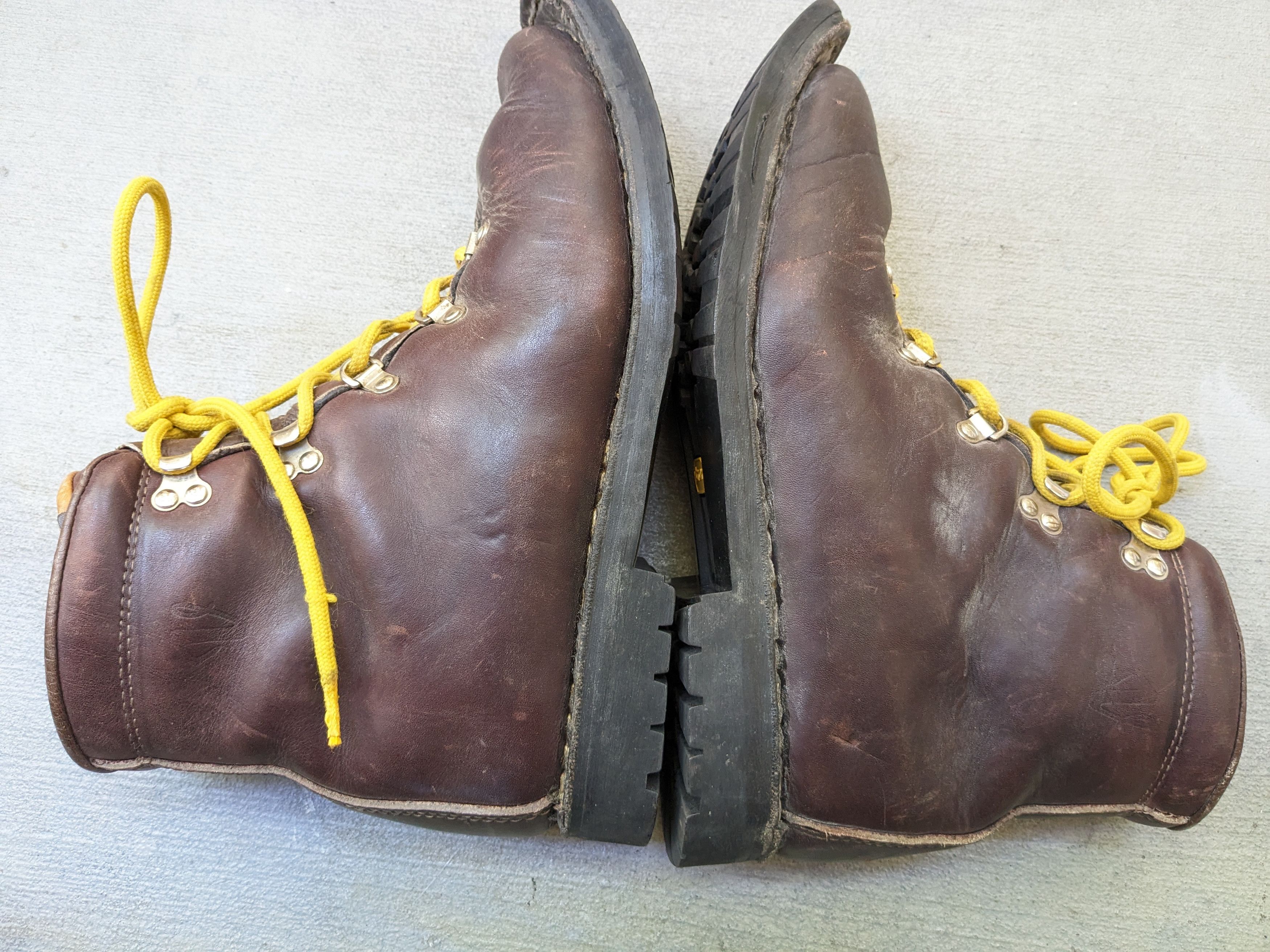 Vintage Vasque Ski Boots Brown 11 EE Wide Italy Hiking