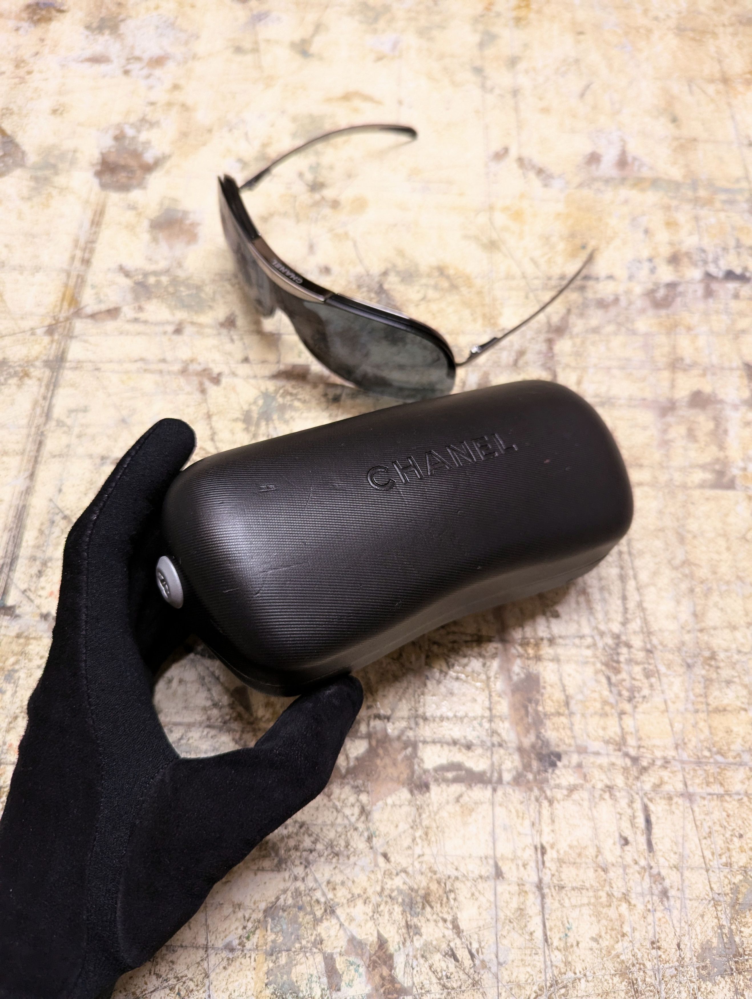 Chanel 00s Chanel Shield Rimless Sunglasses Size ONE SIZE - 18 Thumbnail