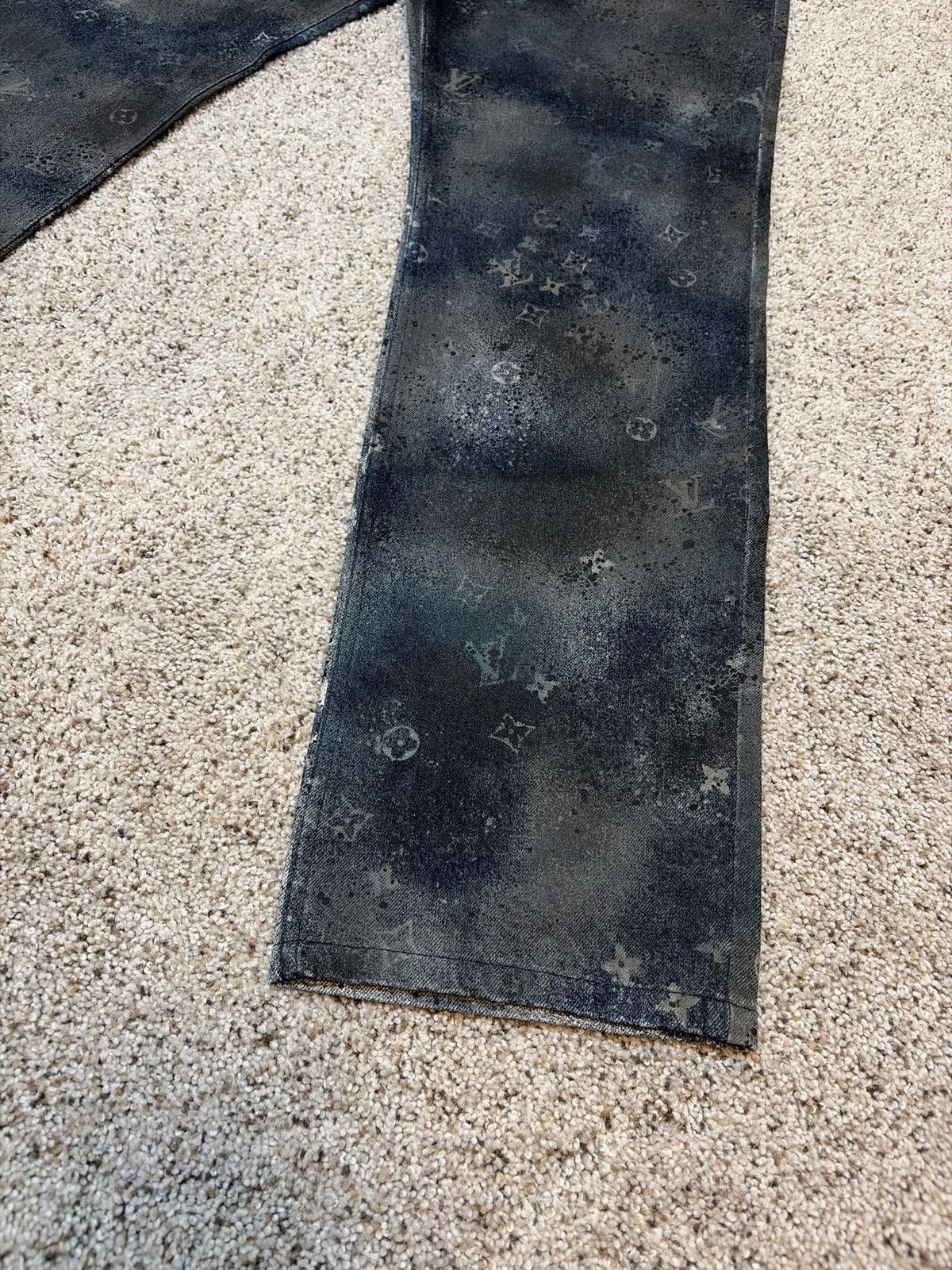 Louis Vuitton Louis Vuitton Galaxy Spray Monogram Slim Fit Jeans Virgil Size US 38 / EU 54 - 8 Thumbnail
