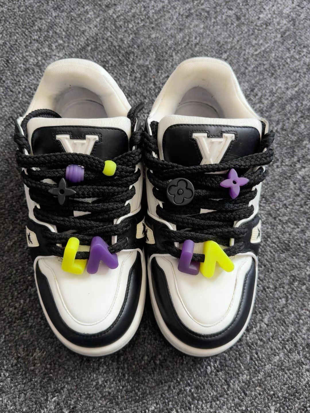 Louis Vuitton White Low-Top Sneakers with Colorful Accents Size 7.5 Size US 7.5 / EU 40-41 - 1 Thumbnail