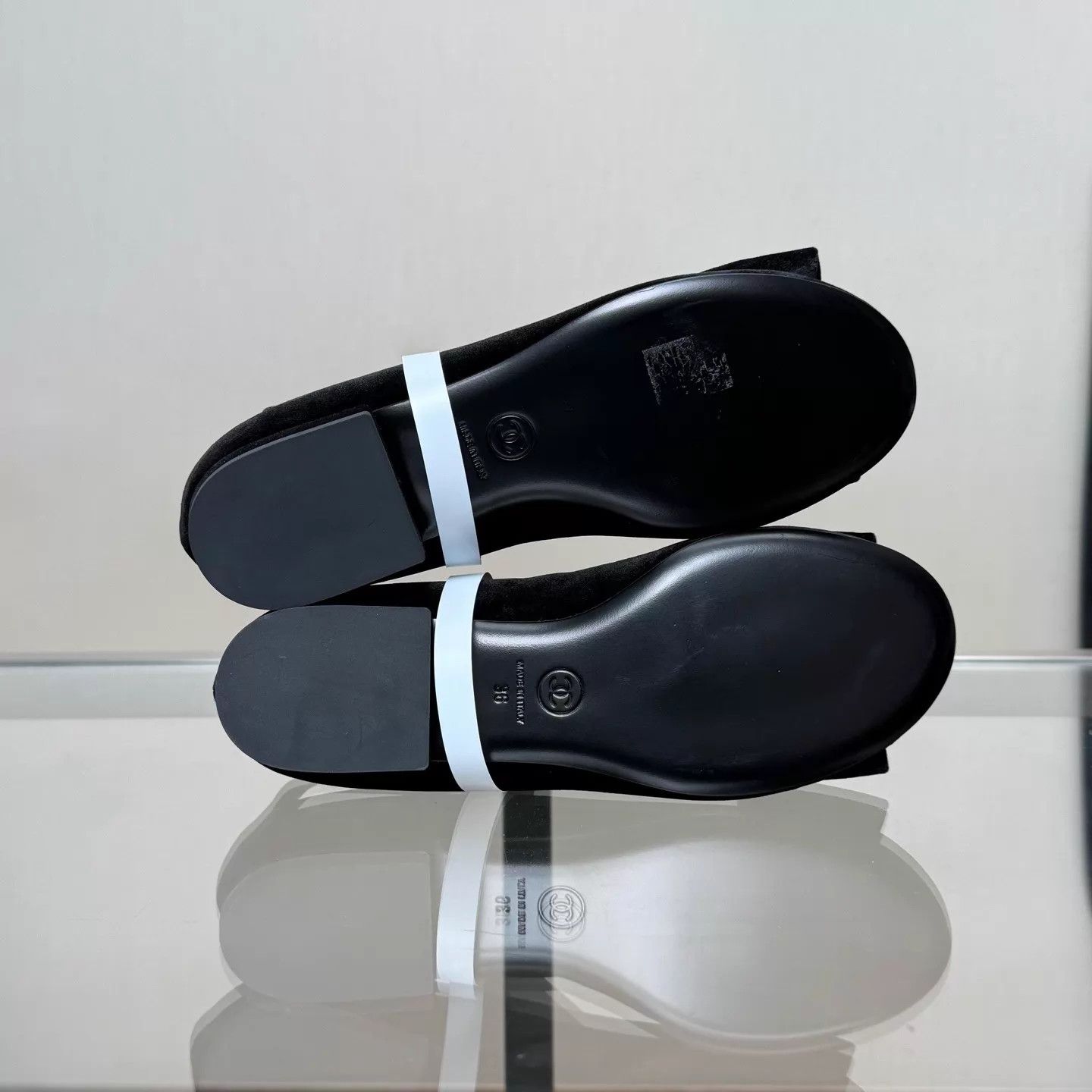 Chanel Chanel 24k velvet crystal buckle Mary Janes 36 new Size US 5.5 / IT 35.5 - 7 Thumbnail