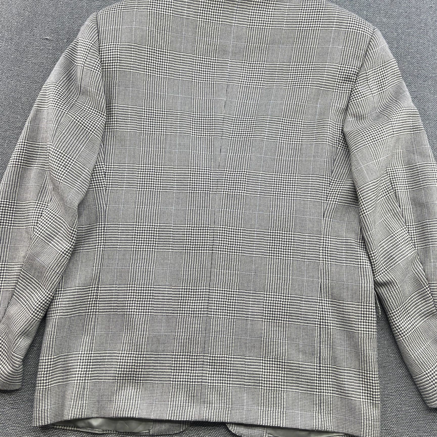 Corneliani Corneliani Blazer Jacket Mens 43R Virgin Wool Gray Plaid Italy Regular Size 43R Blazer Mens Wool Gray Plaid Italy Size 46R - 2 Thumbnail