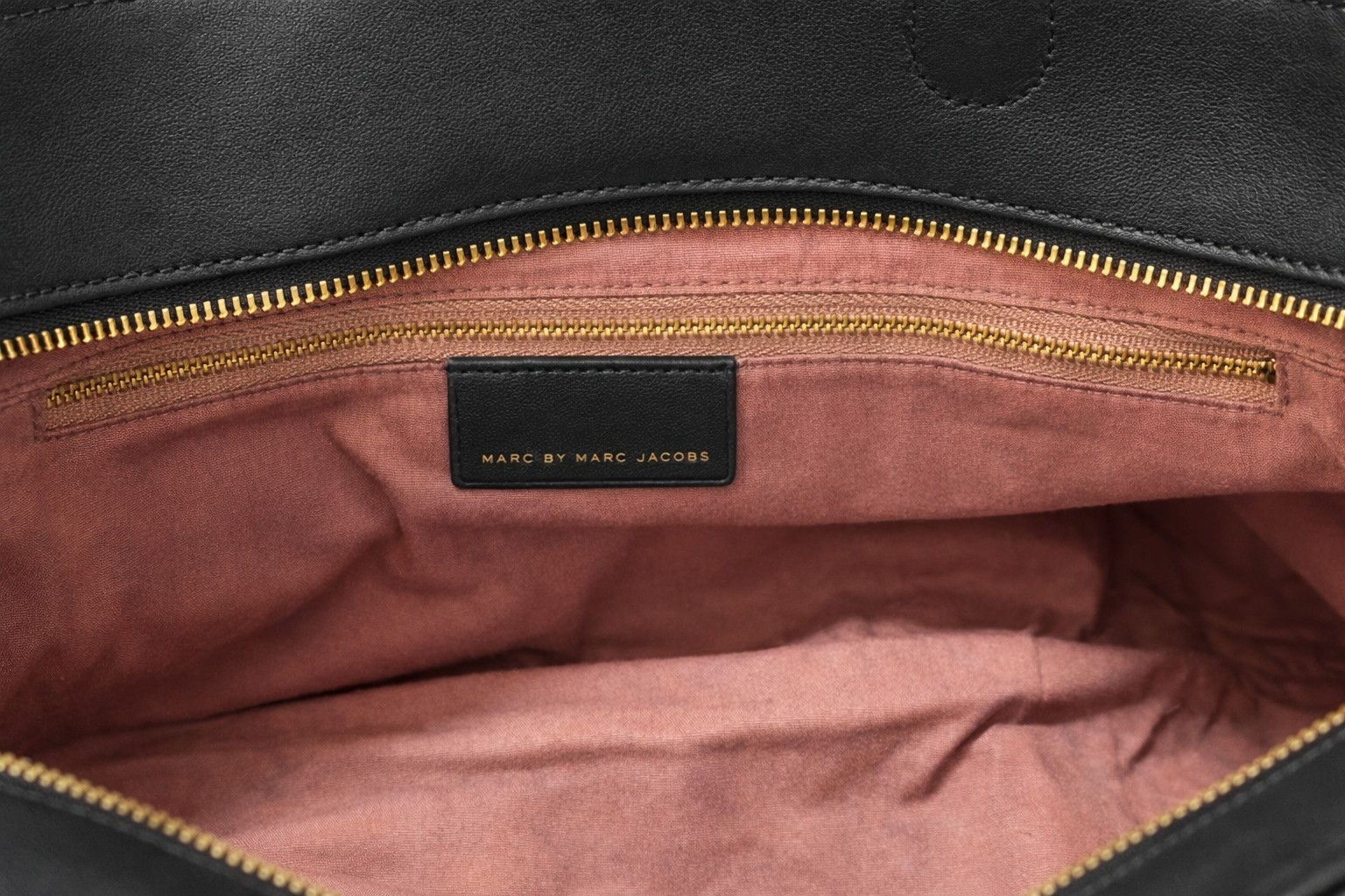 Marc by Marc Jacobs Marc Jacobs "Too Hot to Handle" Leather Tote Crossbody Size ONE SIZE - 8 Thumbnail