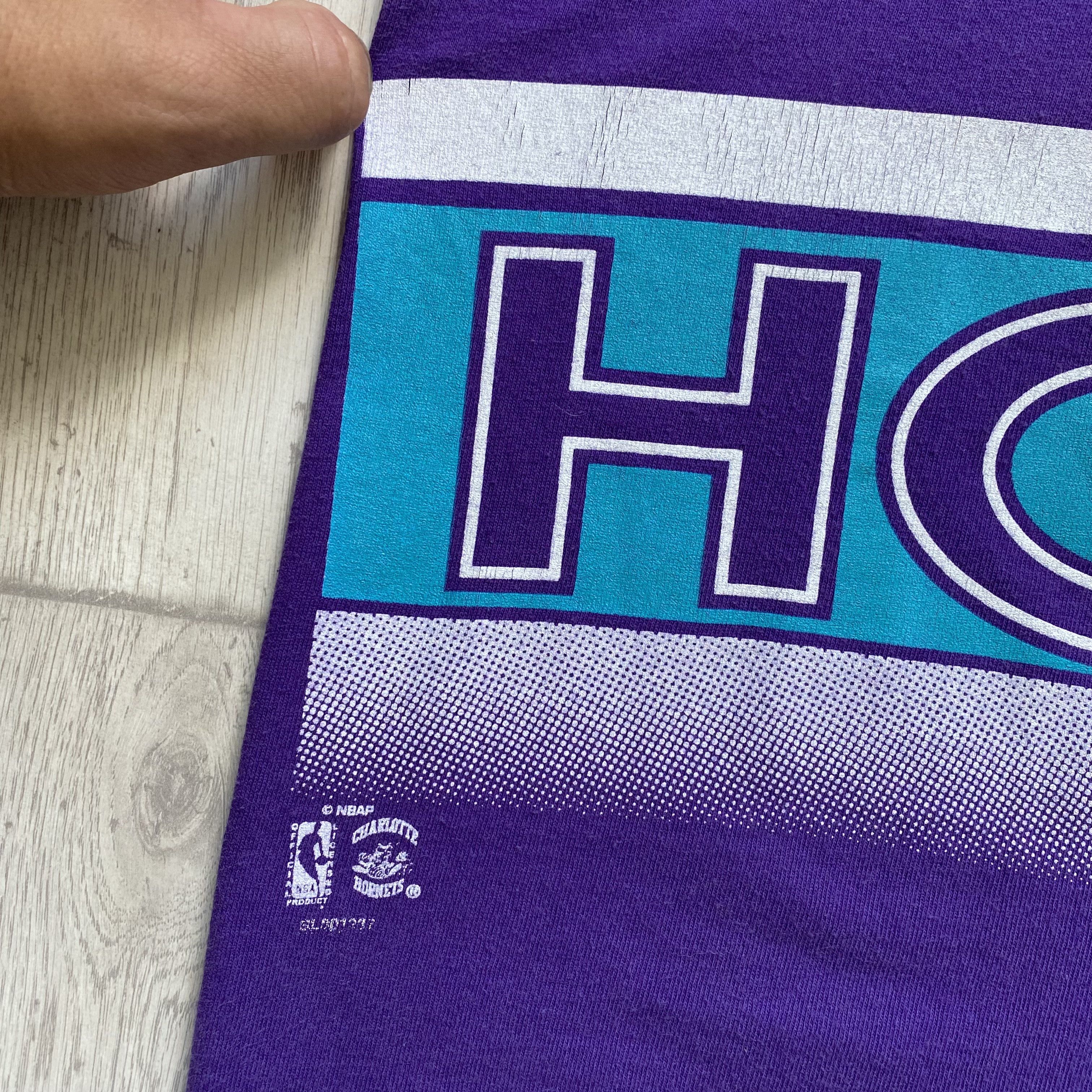 NBA 🏀 90S Vintage NBA Charlotte Hornets Single Basketball Tee Size US XL / EU 56 / 4 - 5 Thumbnail