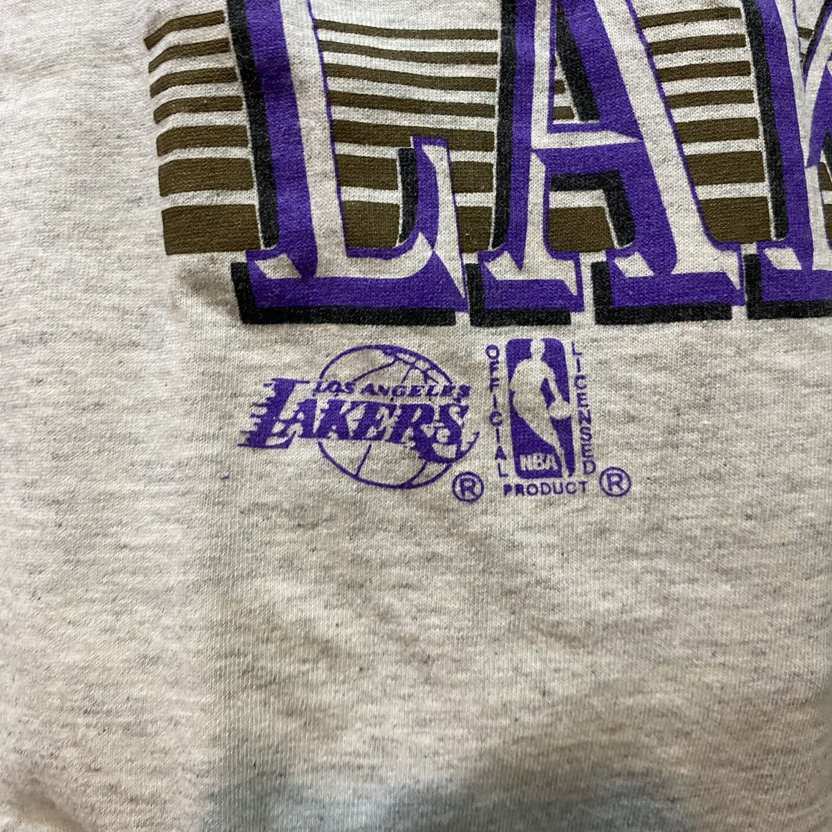 NBA Vintage L.A Lakers Big Logo Tshirt By Trench Size US L / EU 52-54 / 3 - 6 Thumbnail