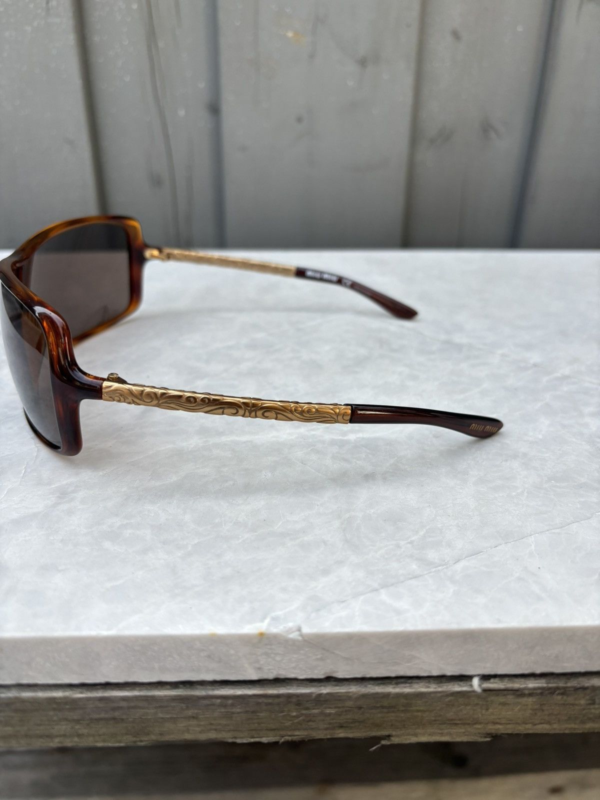 Miu Miu × Prada 2000s Miu Miu Sunglasses Y2K Shield Gold SMU 10H Visor Overs Size ONE SIZE - 10 Thumbnail