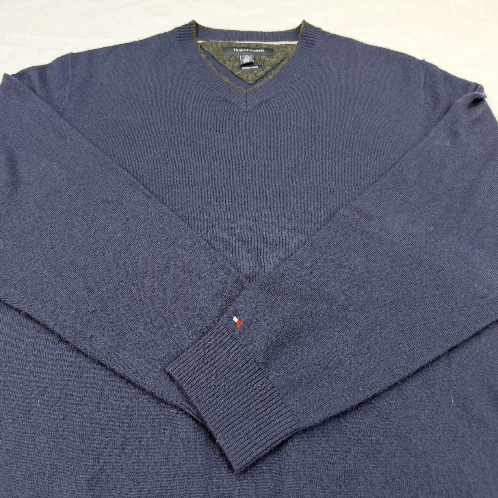 Tommy Hilfiger VINTAGE Tommy Hilfiger Sweater Mens XL Blue Merino Wool V Neck Logo Knit Pullover Size US XL / EU 56 / 4 - 4 Thumbnail
