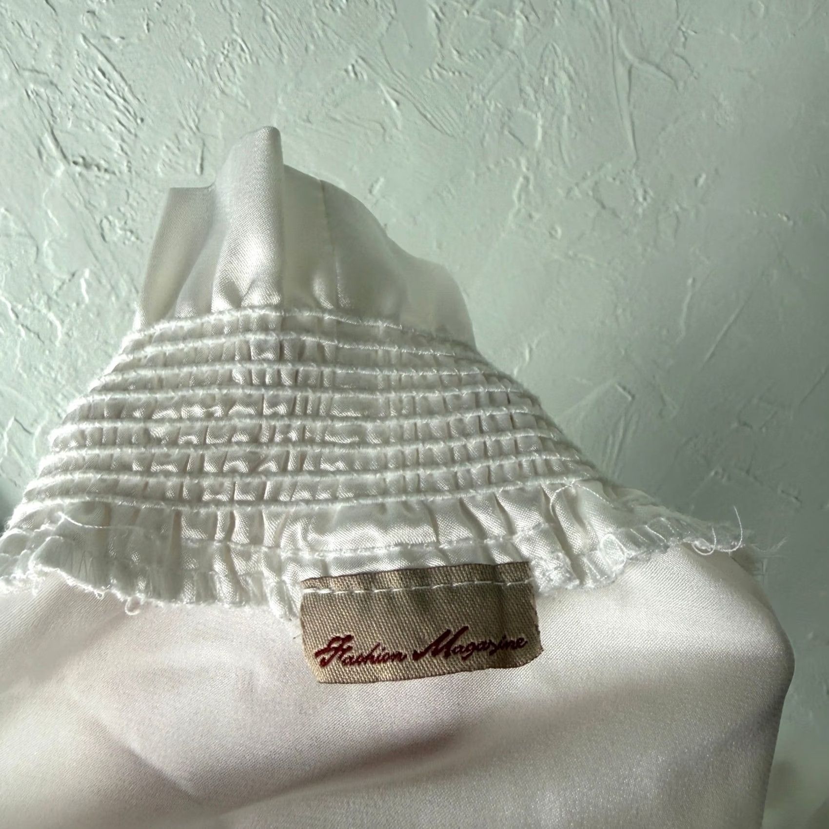 Vintage VINTAGE Fashion Magazine Women's Shirt S White 90s Solid Knit Polyester Short Sleeve V-Neck Casual Slim Fit Size S / US 4 / IT 40 - 5 Thumbnail