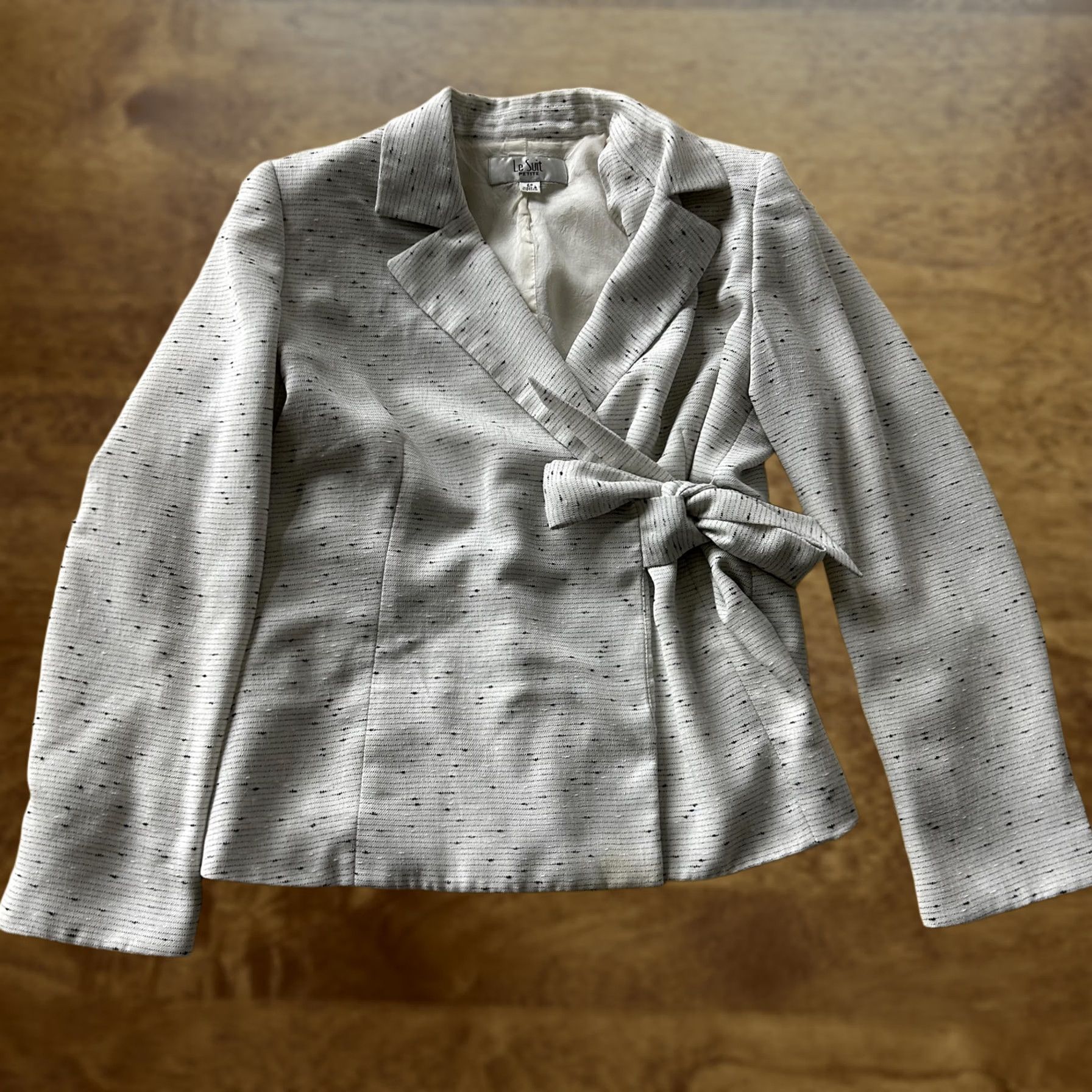 Vintage Le Suit Blazer 6P White Stripe Belted Lined Petite Jacket Women's Career Workwear Subtle Striped Pattern Notch Lapel Short Sleeves Belted Wrap Front Size M / US 6-8 / IT 42-44 - 1 Thumbnail