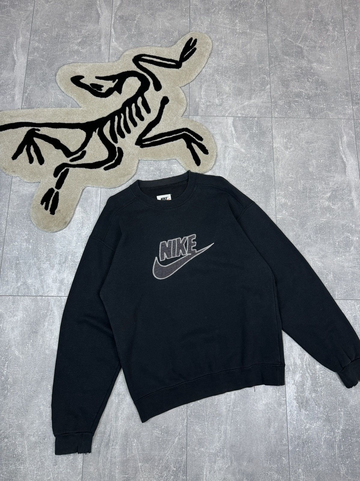 Nike × Vintage Mens Vintage Nike big logo sweatshirt 90s swoosh faded Size US S / EU 44-46 / 1 - 1 Thumbnail