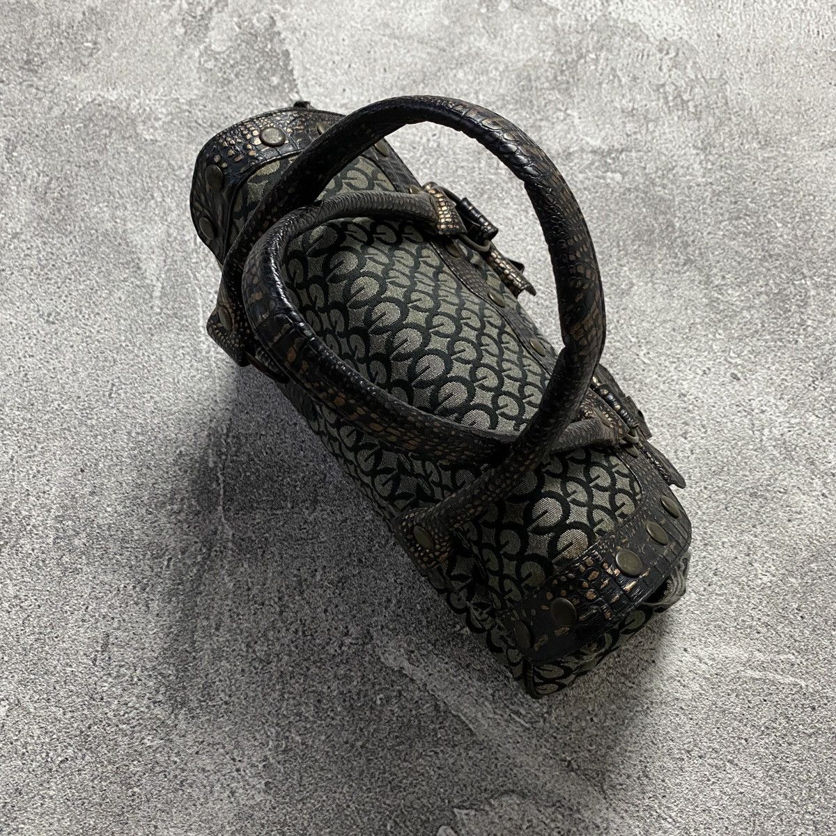 Japanese Brand 2000s Monogram Textured Faux Croc Front Pocket Handbag Size ONE SIZE - 5 Thumbnail