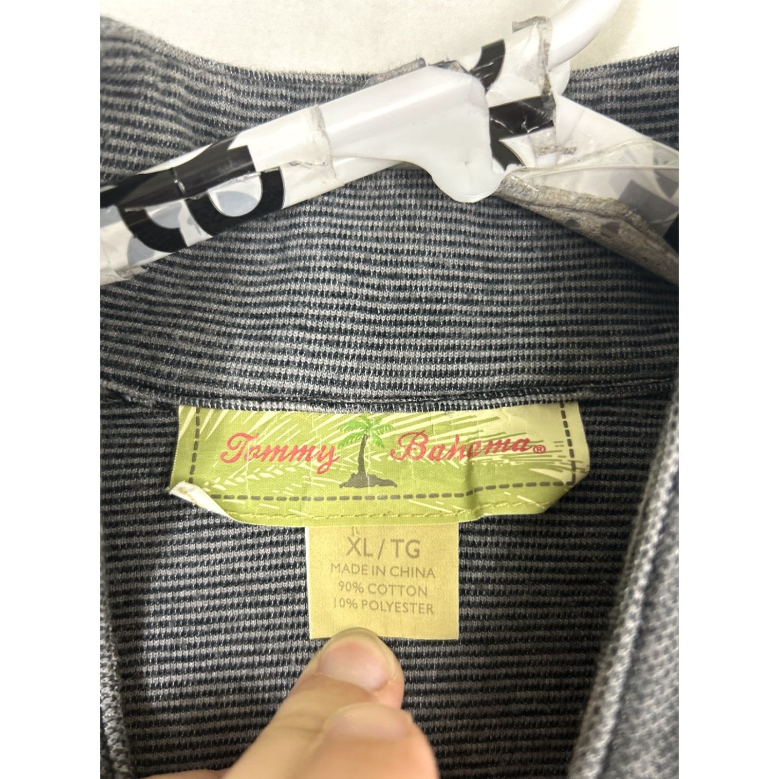 Tommy Bahama Tommy Bahama Mens XL Pullover Sweatshirt Gray Cotton Blend Sweater Collared Neckline Pullover 26” Chest 29” Length Size US XL / EU 56 / 4 - 7 Thumbnail