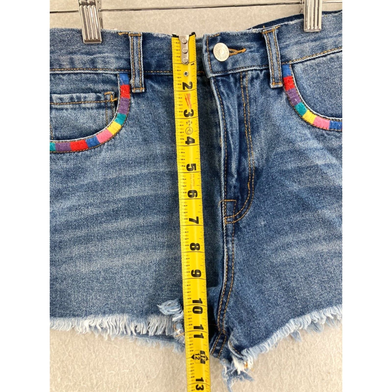 Forever 21 FOREVER 21 Shorts Womens 26 Blue Denim High Rise Zip Raw Hem NWT - 100% Cotton, Regular Fit, 26 in Waist, Blue, Denim, Hot Pants, Casual, Women, 90s? Size 26" / US 2 / IT 38 - 3 Thumbnail