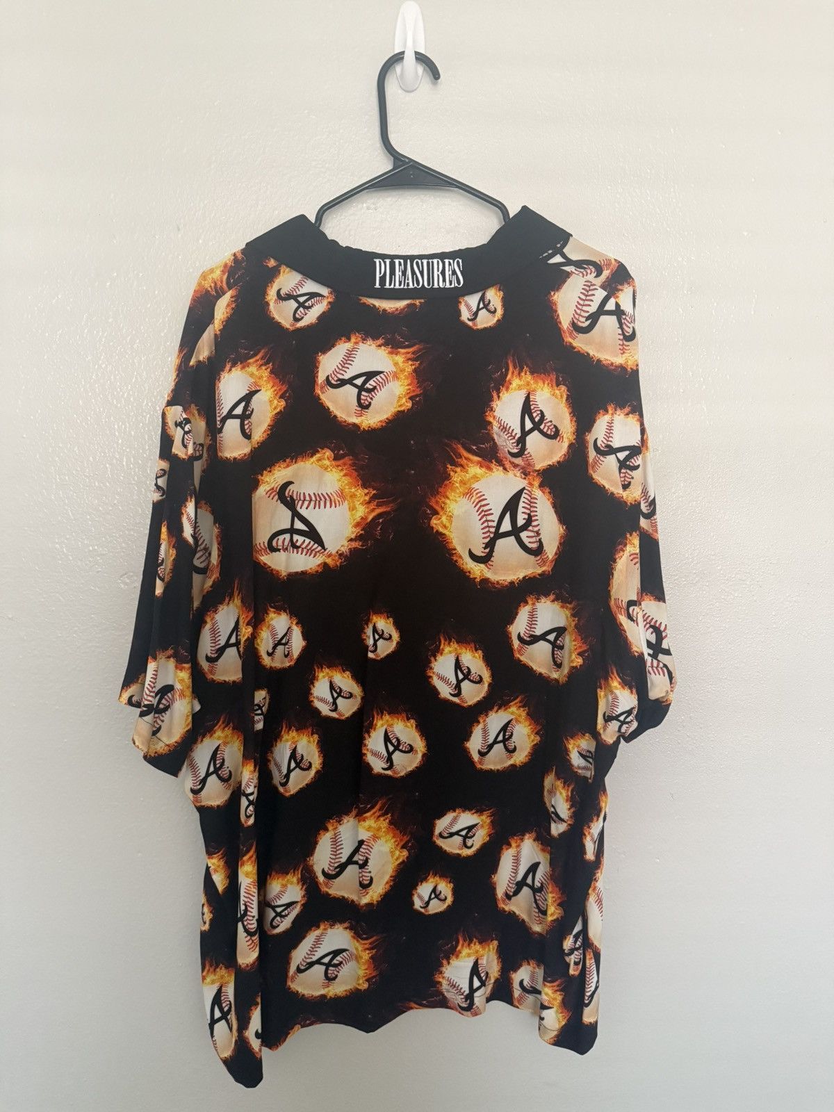 MLB × Pleasures AtlantaBraves PLEASURES Black Flame Fireball Button-Up Shirt Size US XXL / EU 58 / 5 - 2 Thumbnail