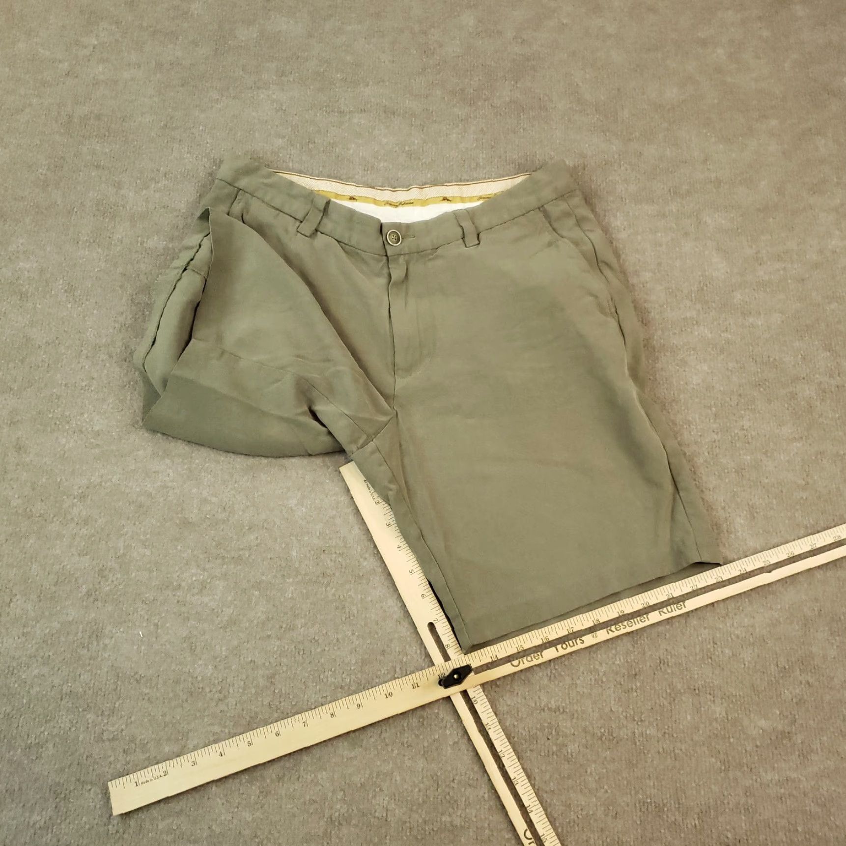 Tommy Bahama Tommy Bahama Shorts Mens 33 Beige Flat Front Chino Golf Casual Pockets Silk Size US 33 - 2 Thumbnail