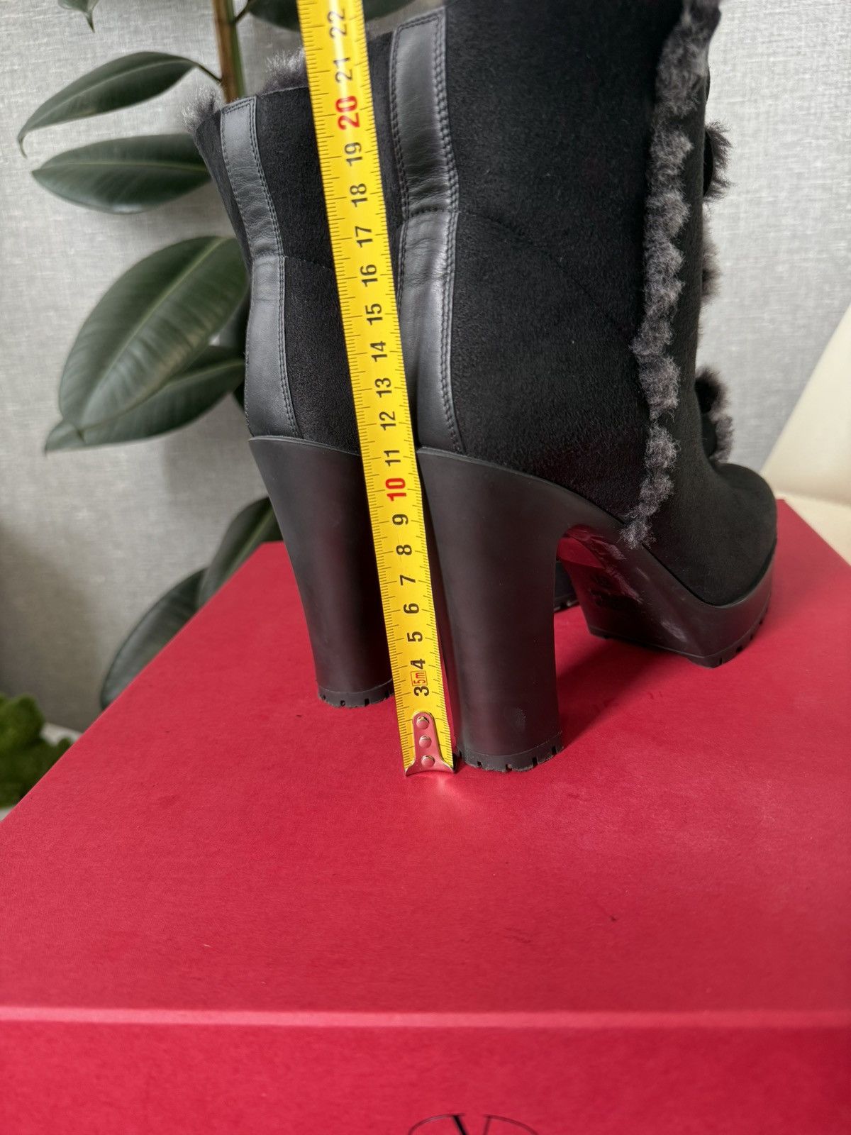 Valentino Valentino Garavani Black Suede Shearling Platform Ankle Boot Size US 7 / IT 37 - 21 Thumbnail