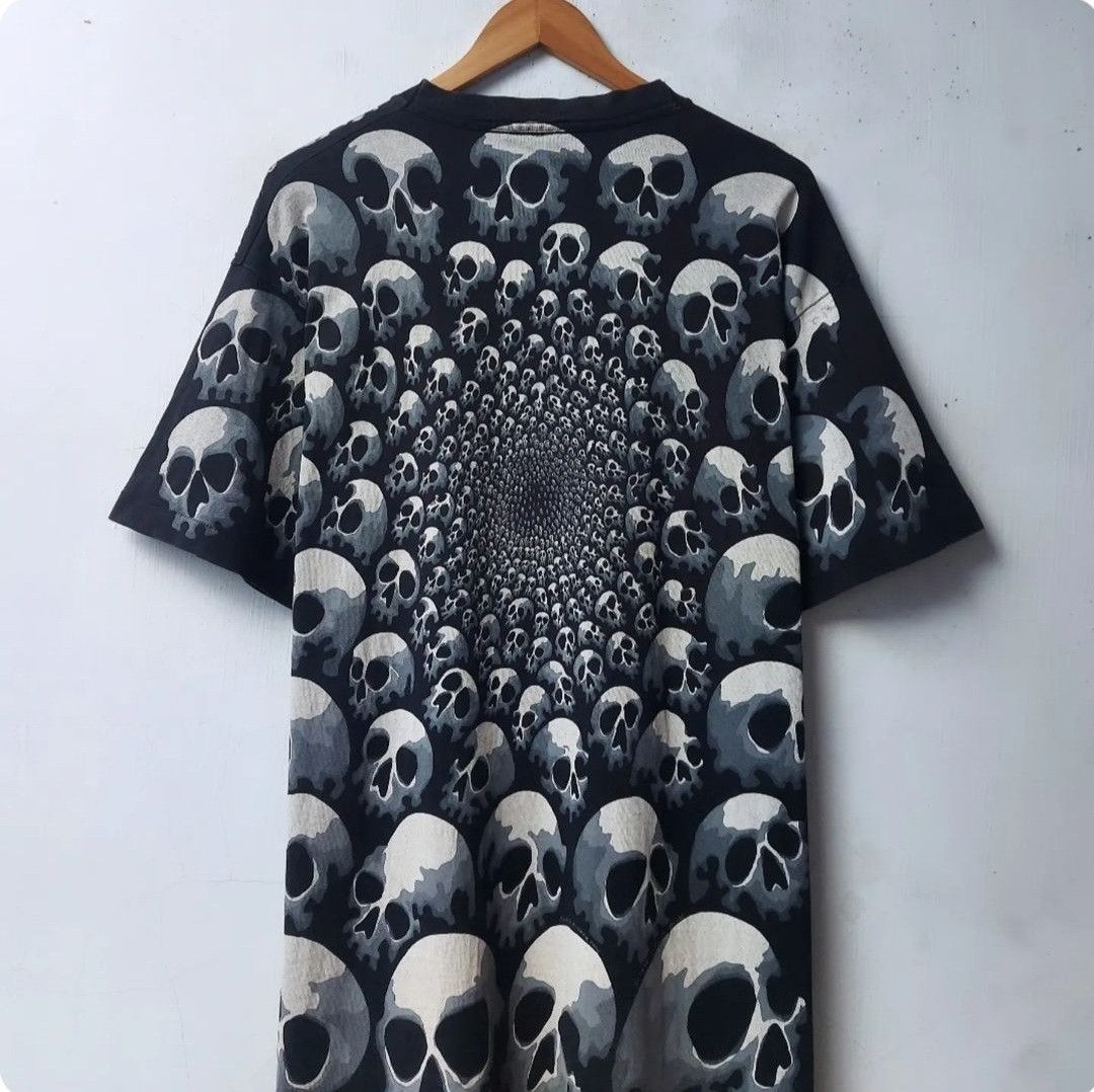 Liquid Blue × Vintage Vintage 90s Liquid Blue Chris Pinkerton Spiral Skulls Size US L / EU 52-54 / 3 - 4 Thumbnail