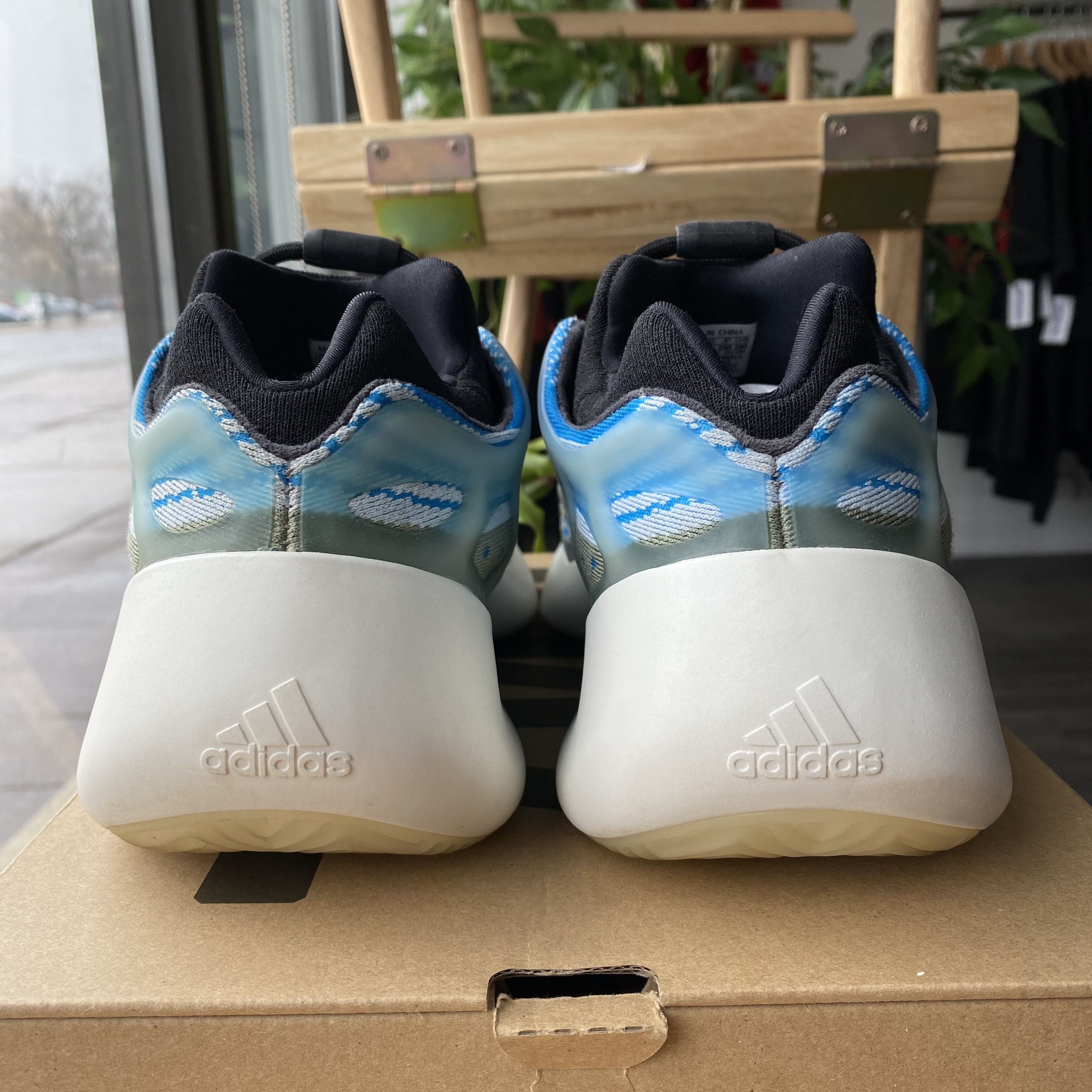 Adidas × Kanye West Yeezy 700 V3 Size US 11 / EU 44 - 3 Thumbnail