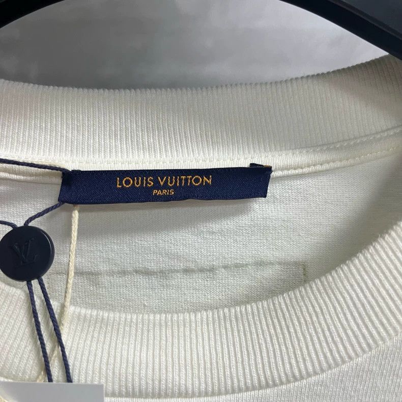 Louis Vuitton Louis Vuitton Louis Vuitton White Logo Embroidered TShirt- Size US L / EU 52-54 / 3 - 2 Thumbnail