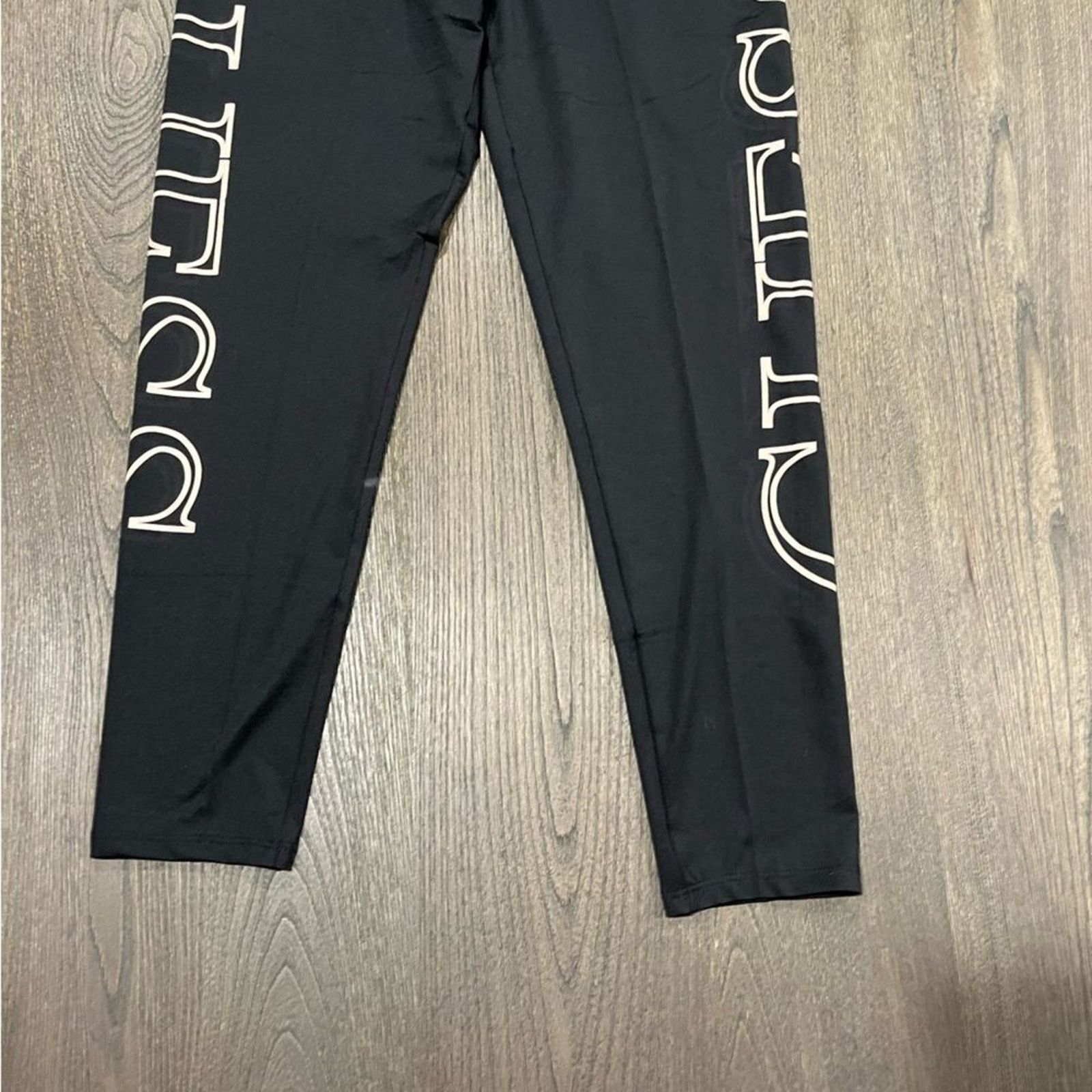 Guess NWOT Guess Black Cropped Capri Leggings Logo Print Size L Size 30" / US 8 / IT 44 - 2 Thumbnail