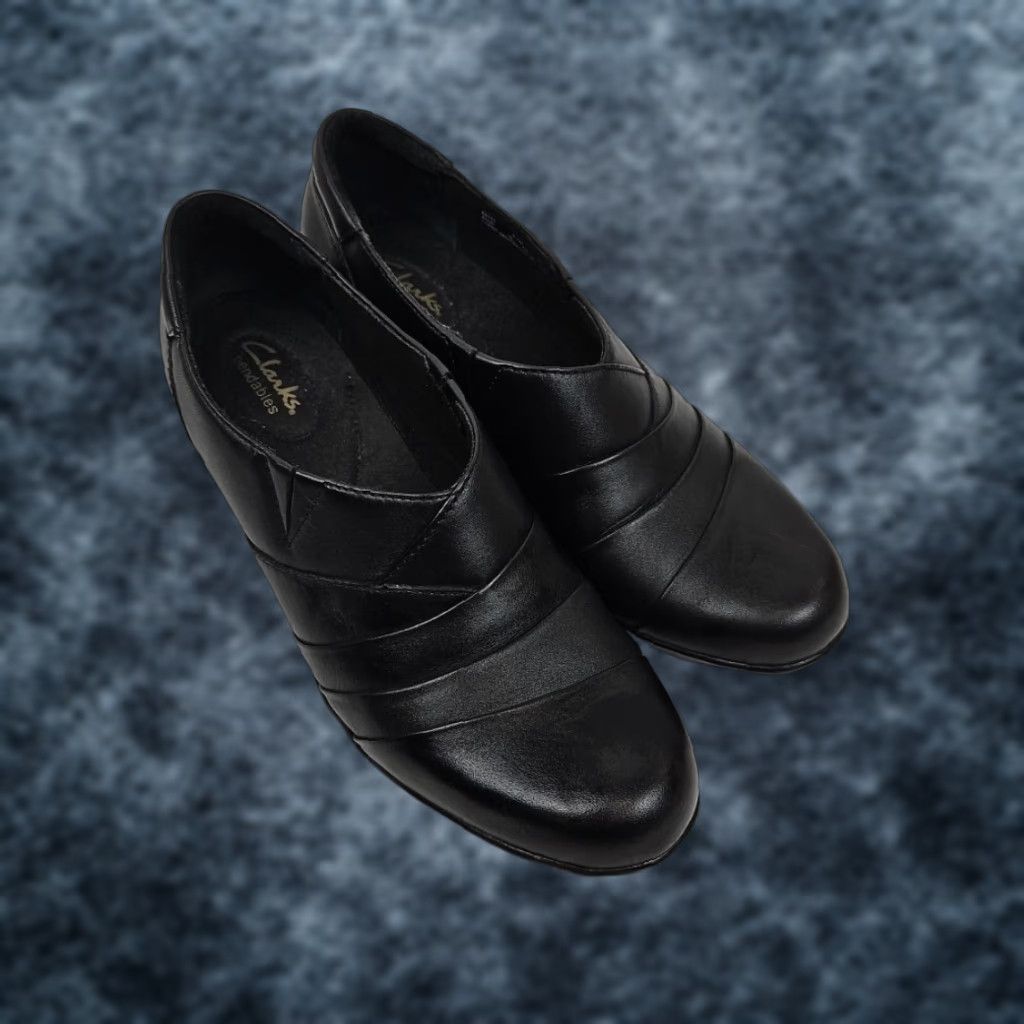 Clarks Clarks Bendables Booties Ingalls Loch Black Leather Pleated Women’s 9.5M Boots Size US 10 / IT 40 - 1 Thumbnail