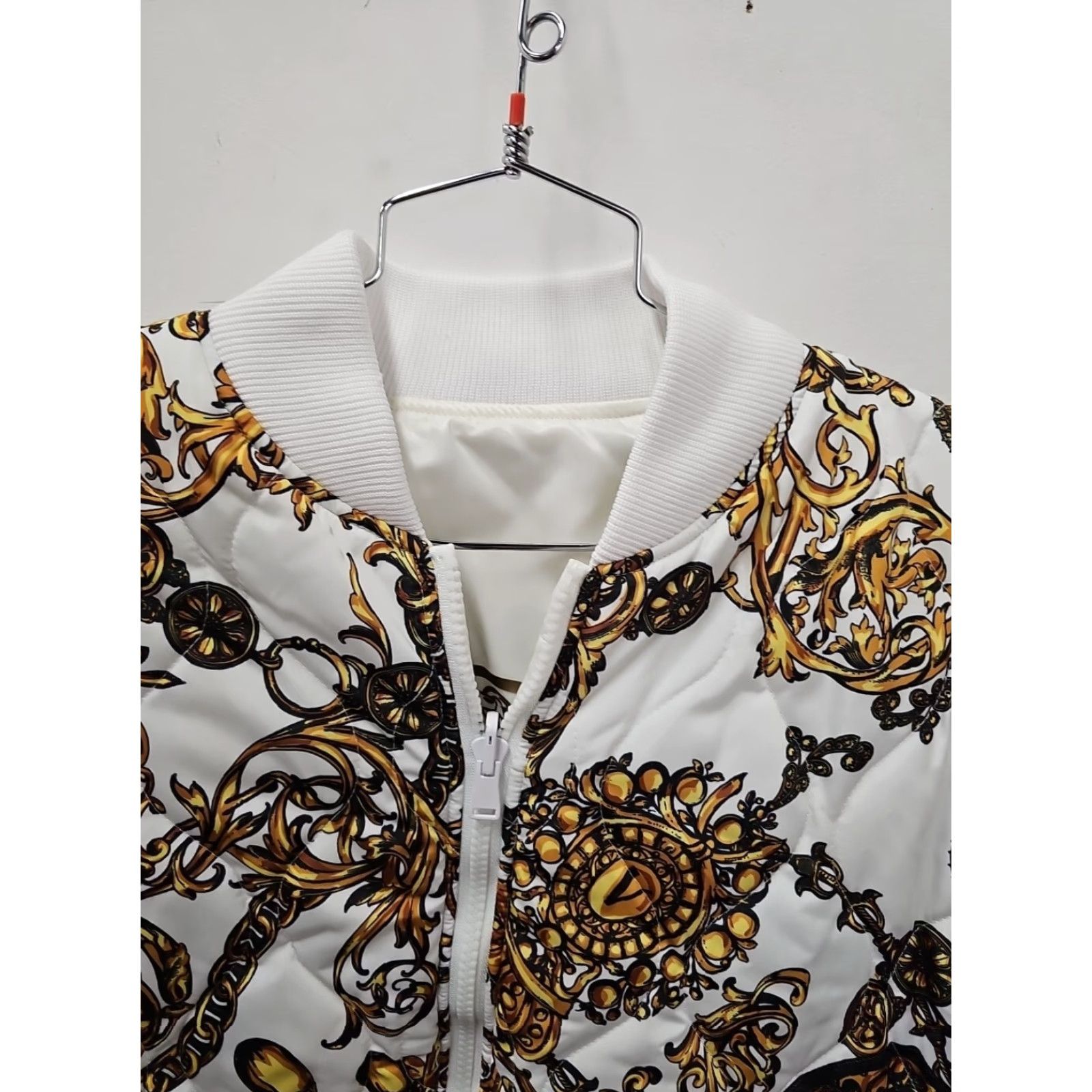 Versace VINTAGE Versace Jeans Couture BAROQUE Luxury Puffer REVERSIBLE Bomber Jacket Medium Mens Size US 31 - 4 Thumbnail
