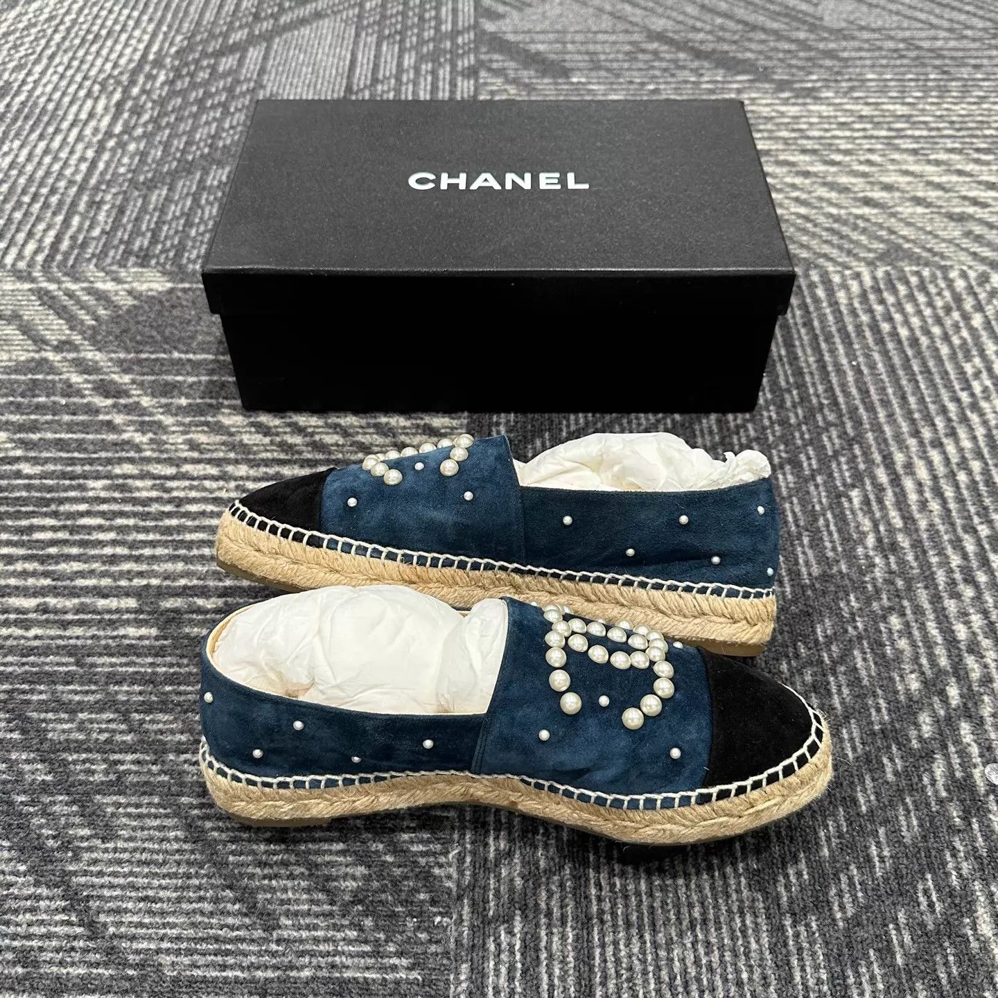 Chanel Chanel Pearl Logo Fisherman Shoes 37 Unworn Size US 6.5 / IT 36.5 - 5 Thumbnail