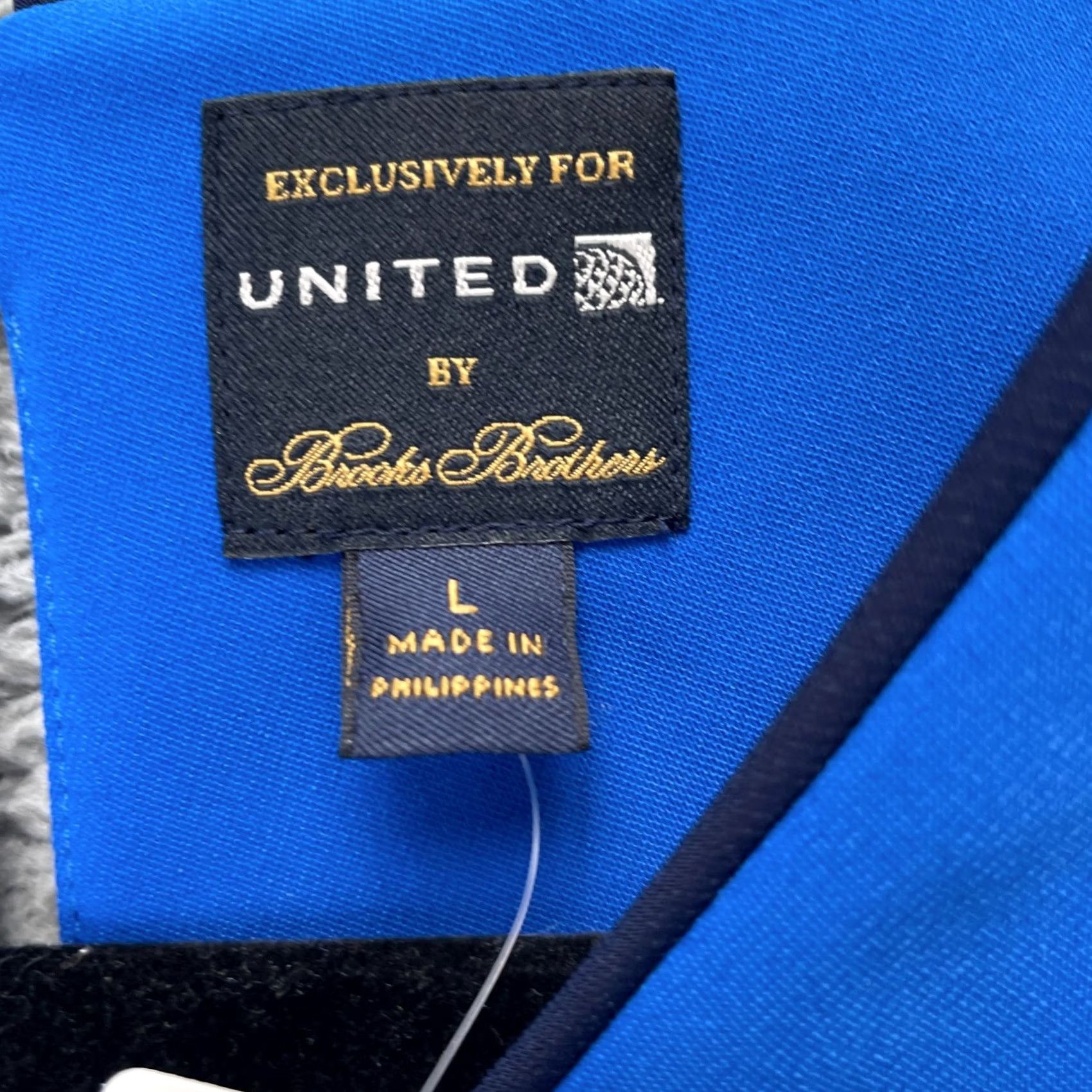 Brooks Brothers Brooks Brothers Top Womens L Blue United Airlines Flight Attendant Employee Shirt Blouse Short Sleeve V-Neck Buttonwork Pleated Size L / US 10 / IT 46 - 3 Thumbnail