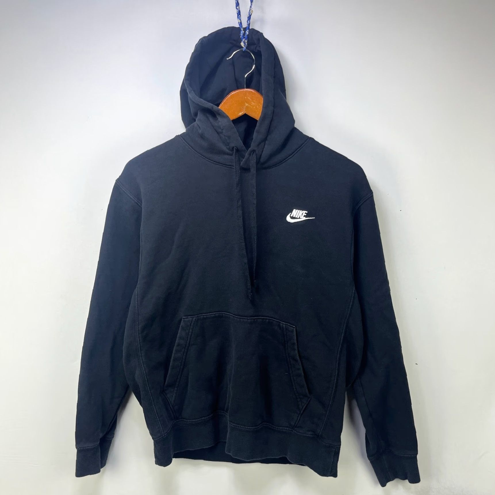 Nike VINTAGE Nike Swoosh Essential Hoodie Shirt Mens S Black Nike Sportswear Pullover Hooded Short Sleeve? Size US S / EU 44-46 / 1 - 2 Thumbnail