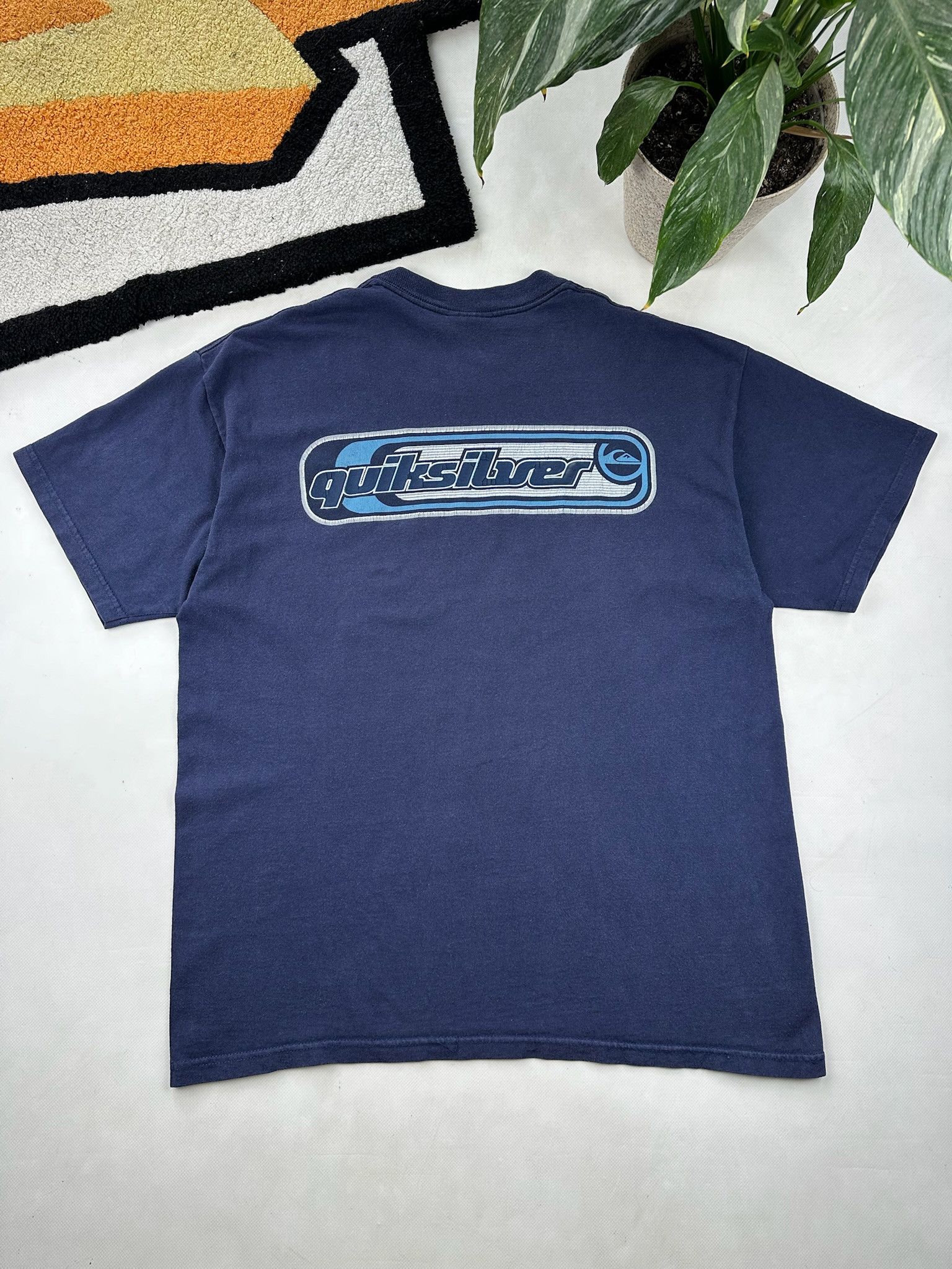 Quiksilver vintage surf painted logo big graphic t-shirt