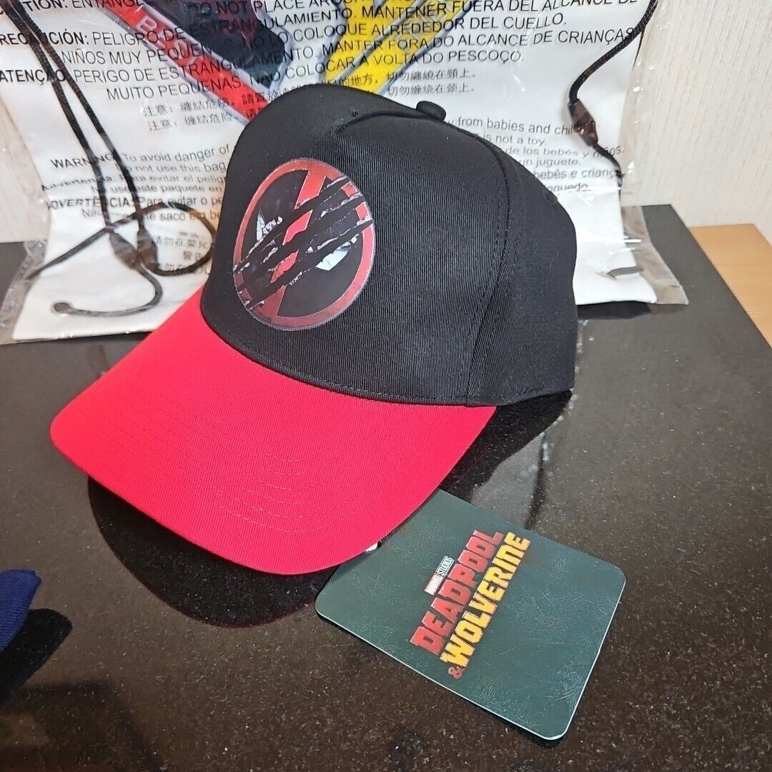 Marvel Comics Deadpool Wolverine BFF Hat Sling Bag Socks Notebook Gift Bun Size ONE SIZE - 2 Thumbnail