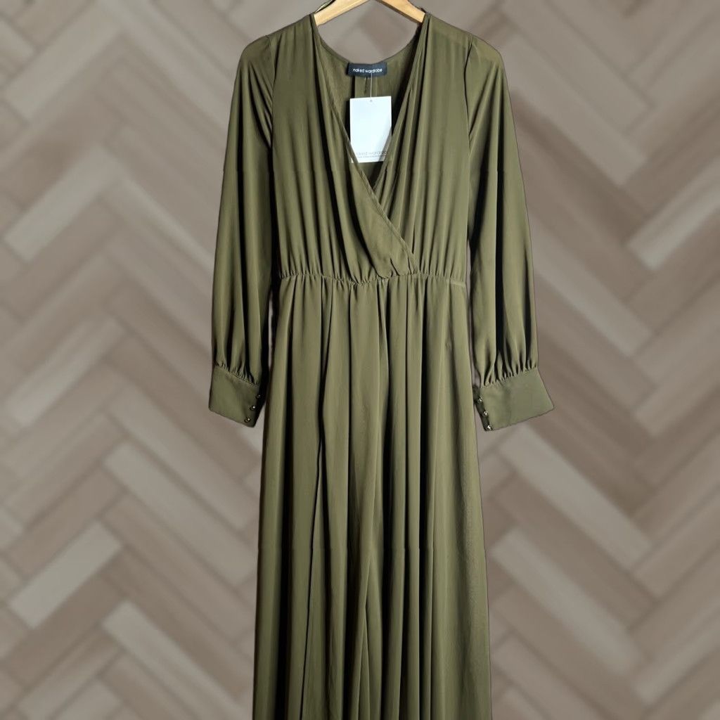Vintage **Naked Wardrobe Green Large Maxi Dress Deep V Ribbed** User: **Naked Wardrobe Green Large Deep V Ribbed Maxi Dress** Size L / US 10 / IT 46 - 1 Thumbnail