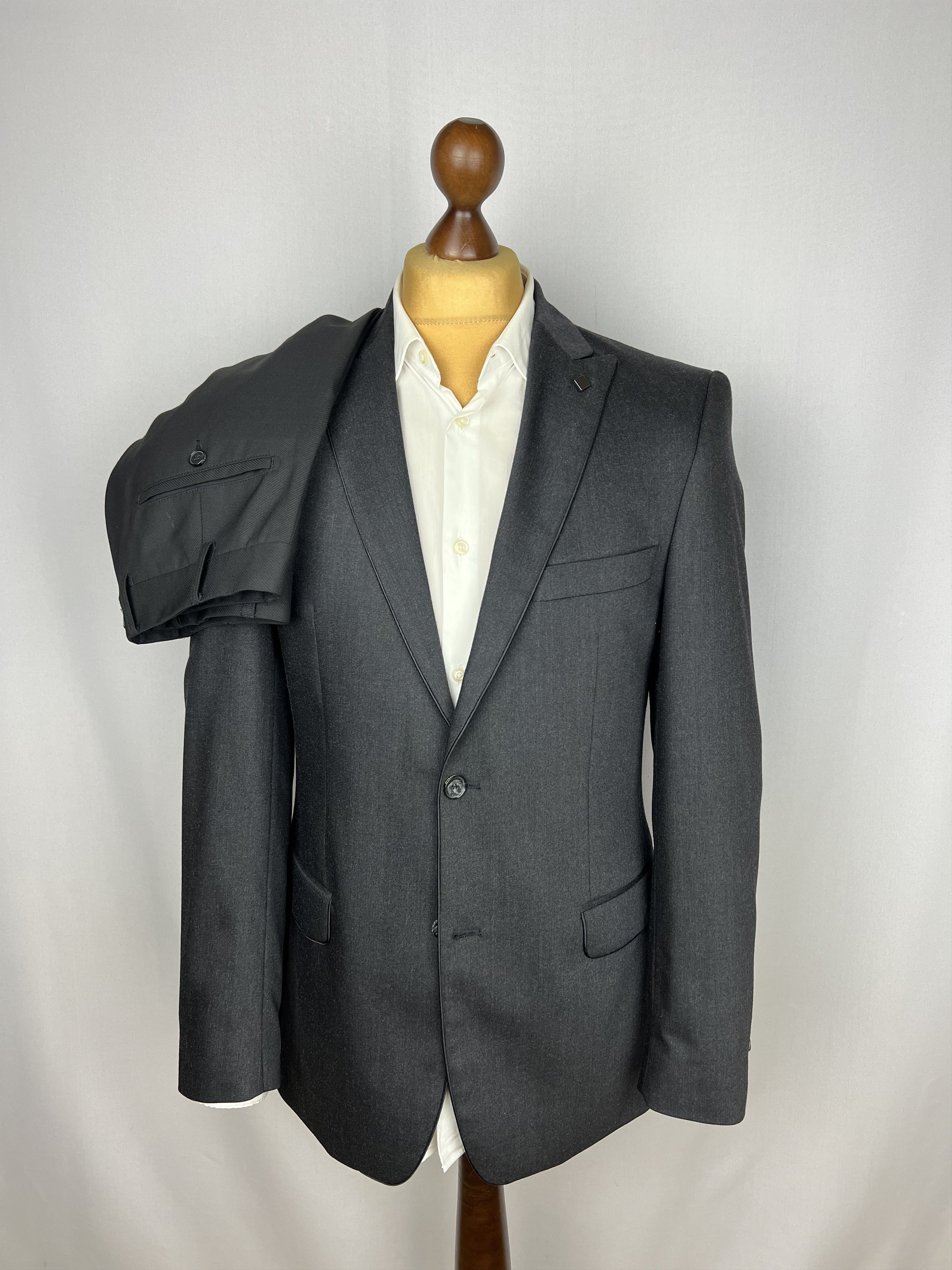 Karl Lagerfeld Modern 2-Piece Solid Wool Blend Suit Size 38R - 1 Thumbnail