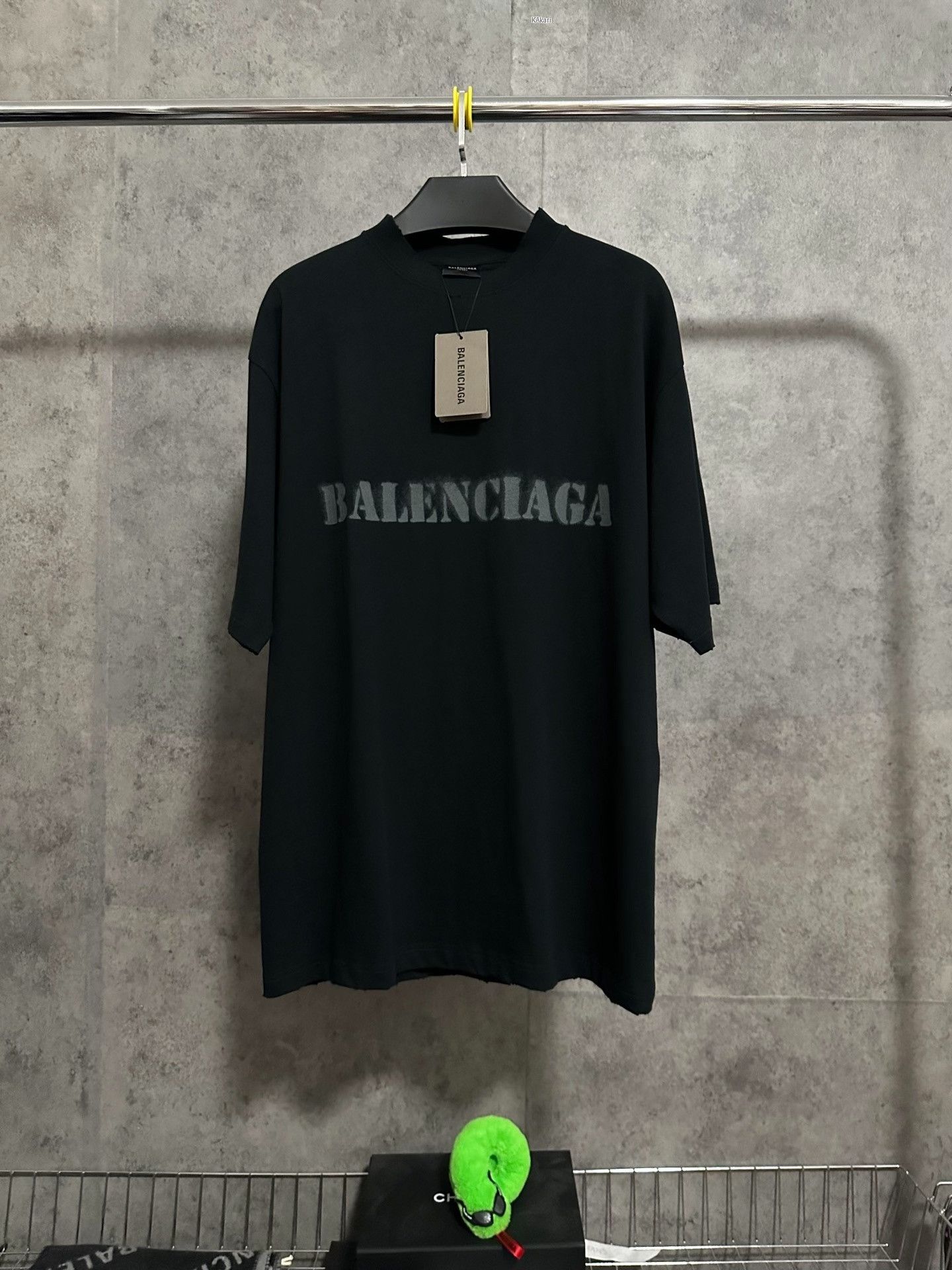 Balenciaga Balenciaga Blurred Logo Short Sleeve T-Shirt Size US S / EU 44-46 / 1 - 1 Thumbnail