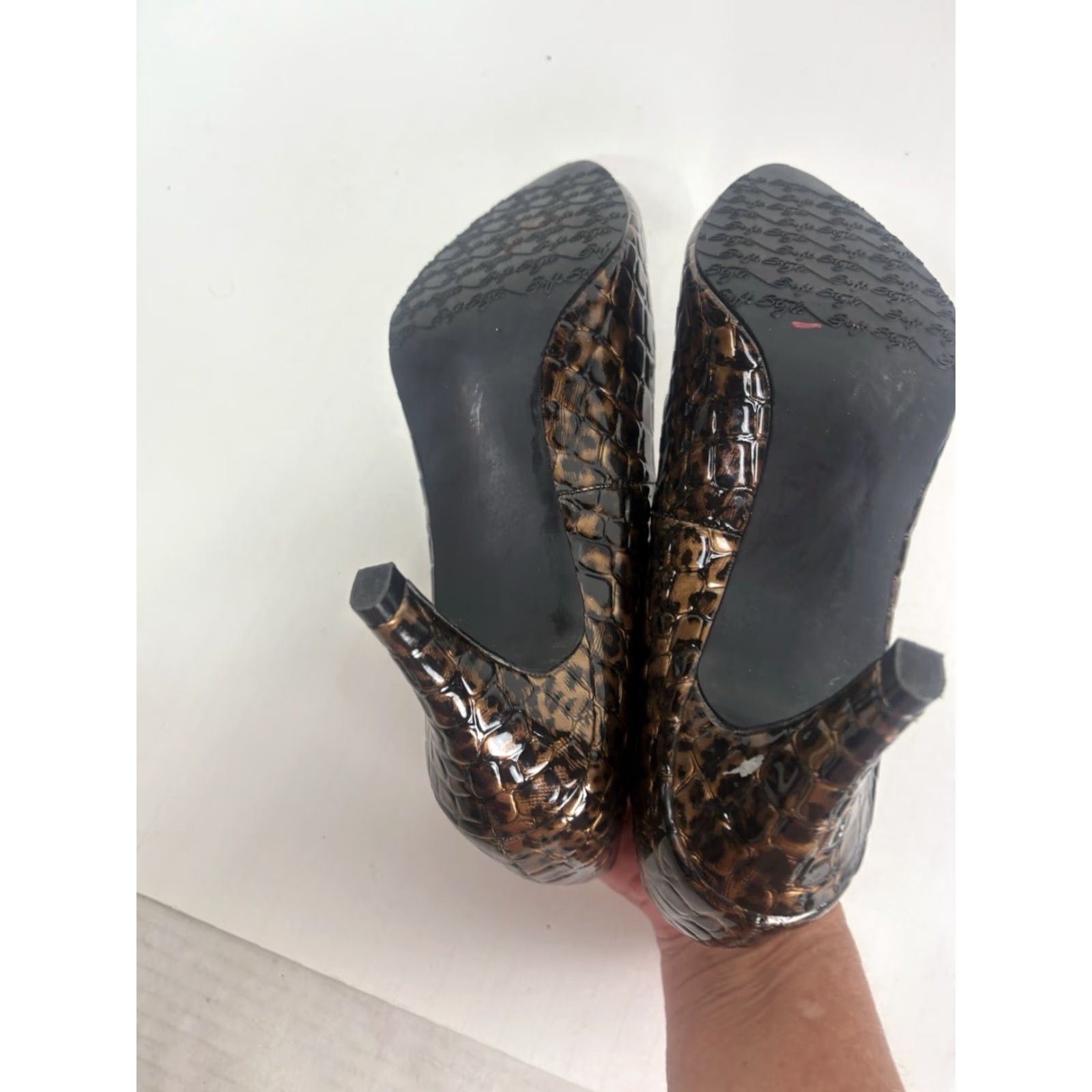 Vintage VINTAGE Soft Style Women's Pointed Toe Pump Heel 3in Faux Leather Gold/Brown Animal Print M Size US 8.5 / IT 38.5 - 7 Thumbnail