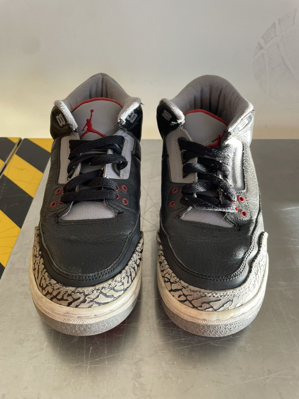 Jordan Brand Air Jordan III 3 Black Cement Elephant Print Size 7Y 7 Size US 7 / EU 40 - 2 Thumbnail
