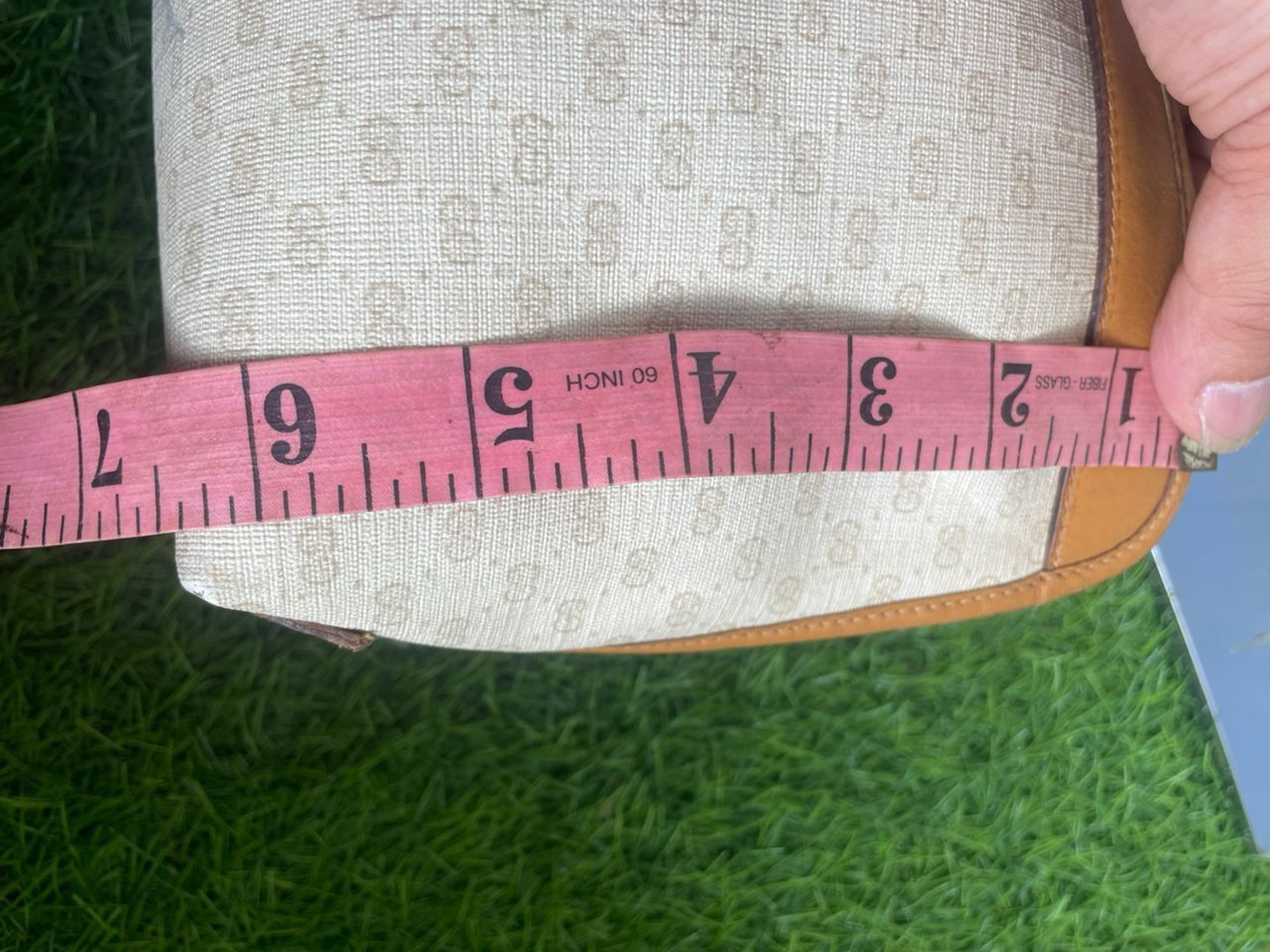 Gucci Authentic Vintage Gucci GG Monogram White Clutch Size ONE SIZE - 16 Thumbnail